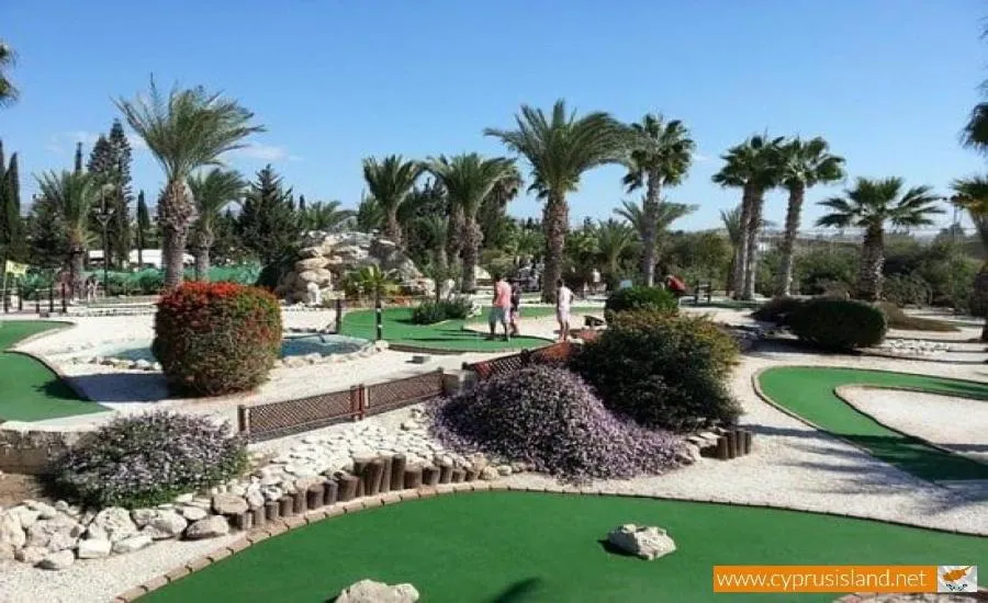 Minigolf in Apollonia Hotel Apartments