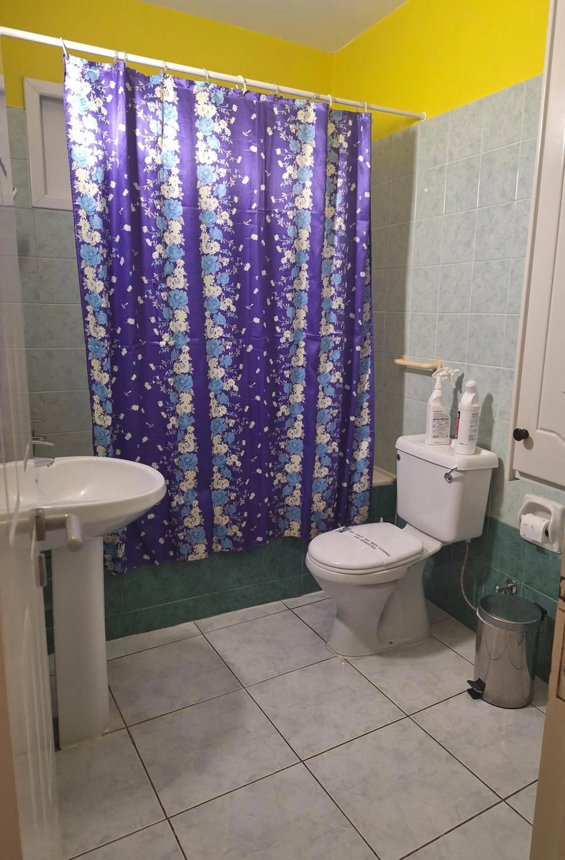 Shower in Apollonia Hotel Apartments