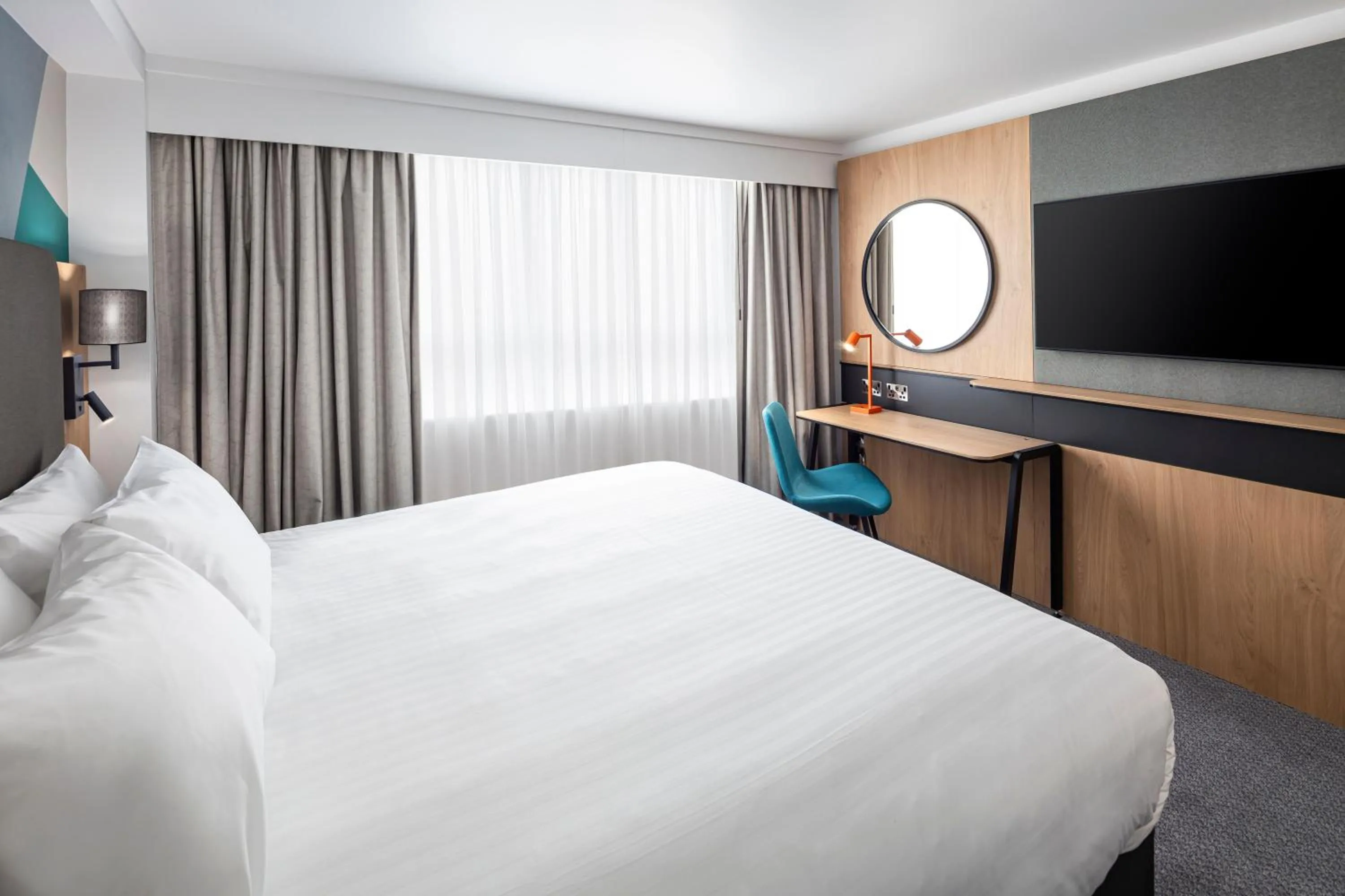 TV and multimedia, Bed in Holiday Inn Gloucester - Cheltenham by IHG