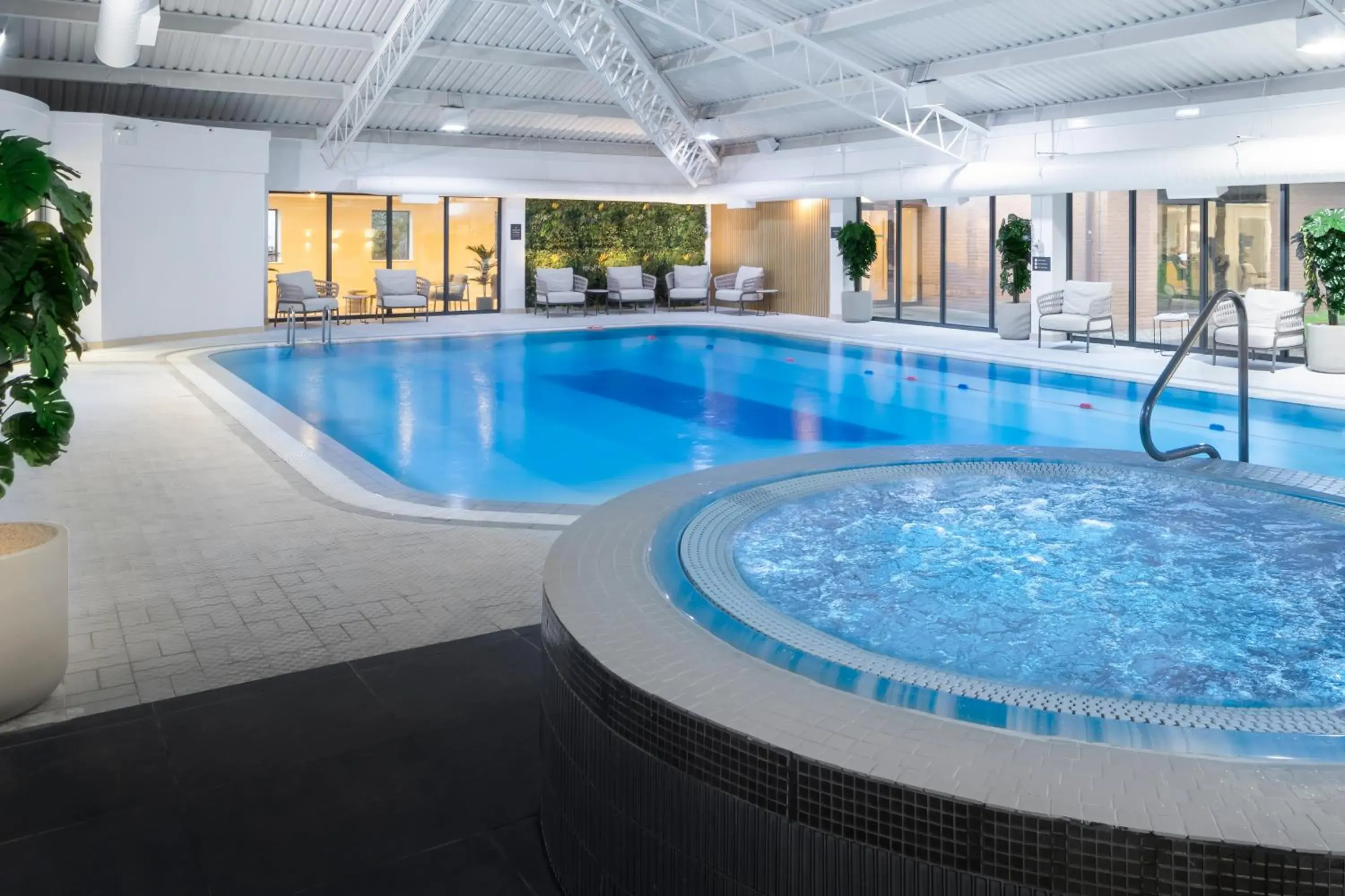 Swimming pool in Holiday Inn Gloucester - Cheltenham by IHG Swimming pool in Holiday Inn Gloucester - Cheltenham by IHG