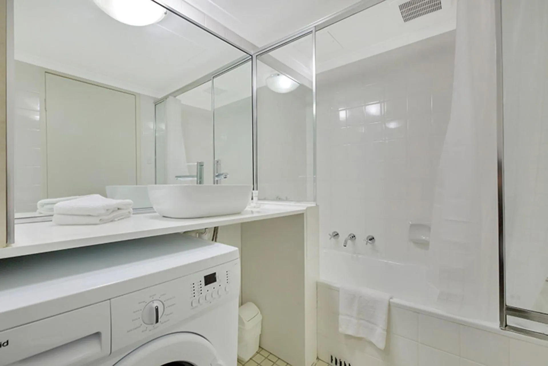 City apartment at College St