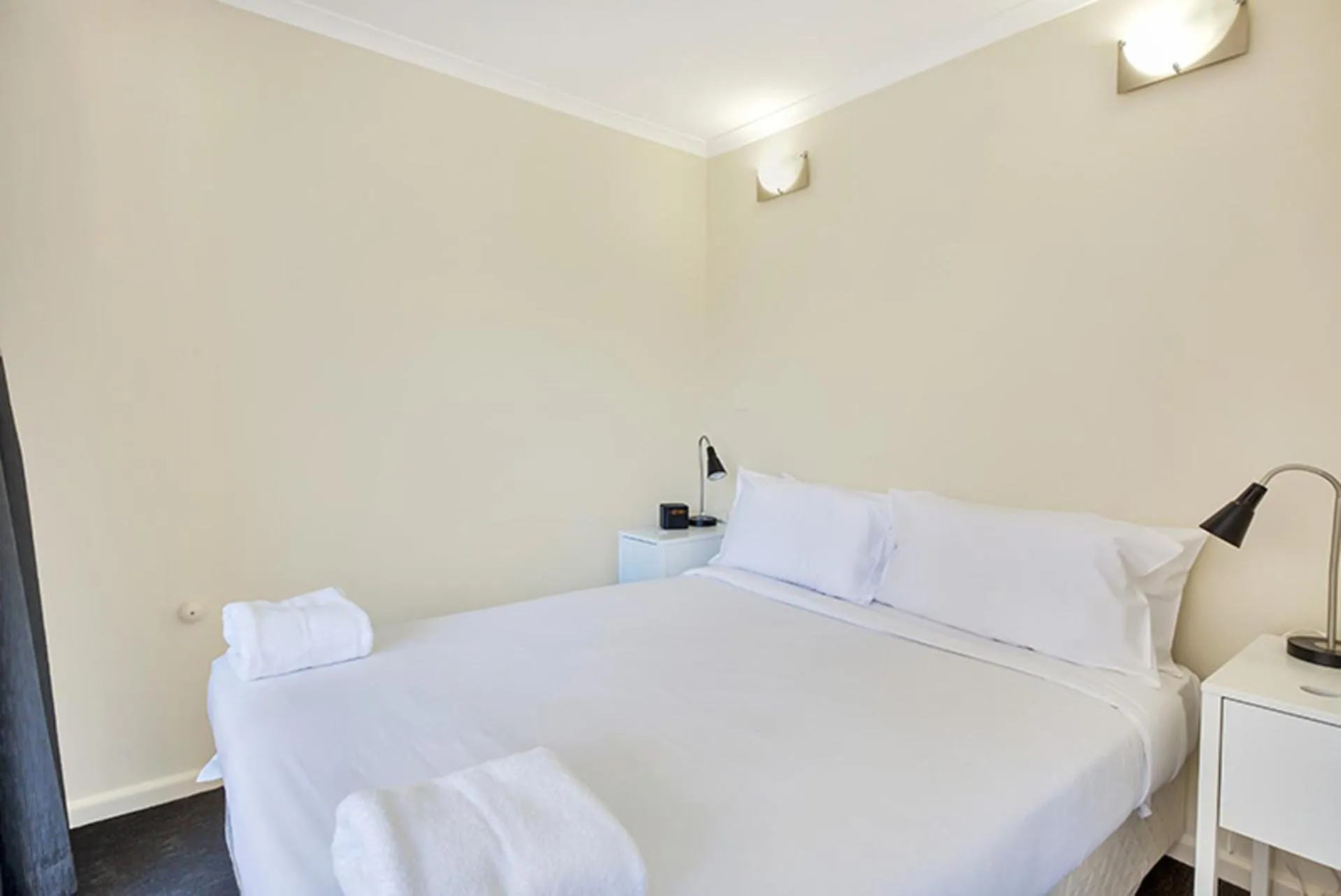 City apartment at College St