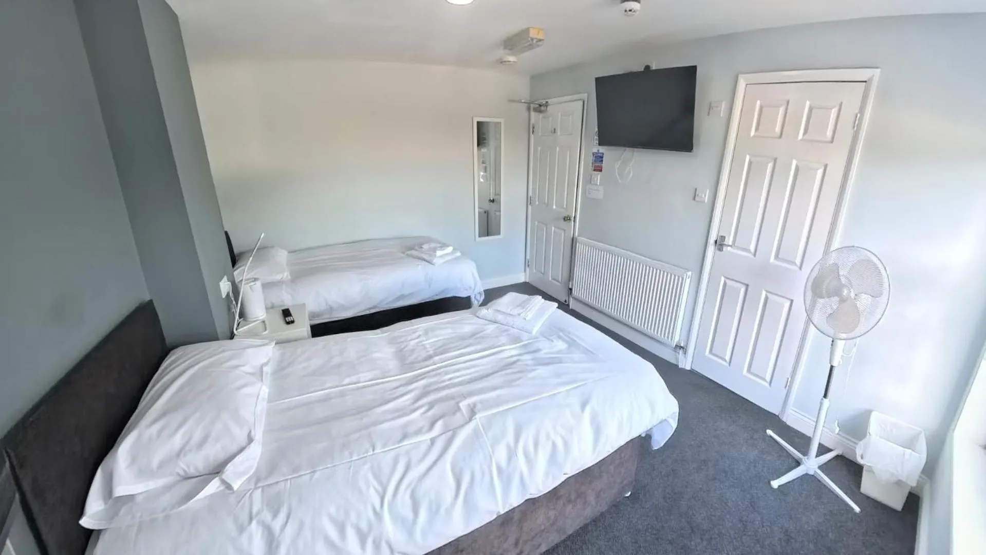 Photo of the whole room, Bed in The Riverside