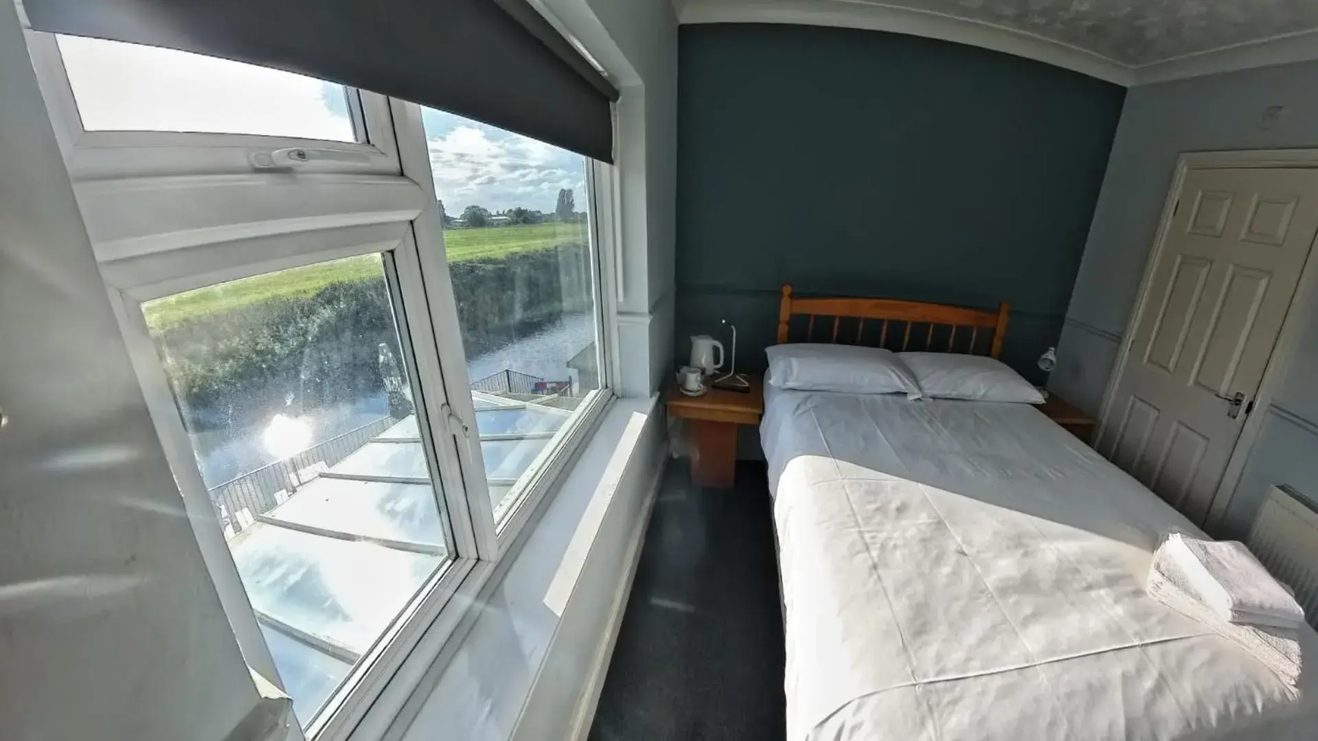 Double Room - single occupancy in The Riverside Double Room - single occupancy in The Riverside