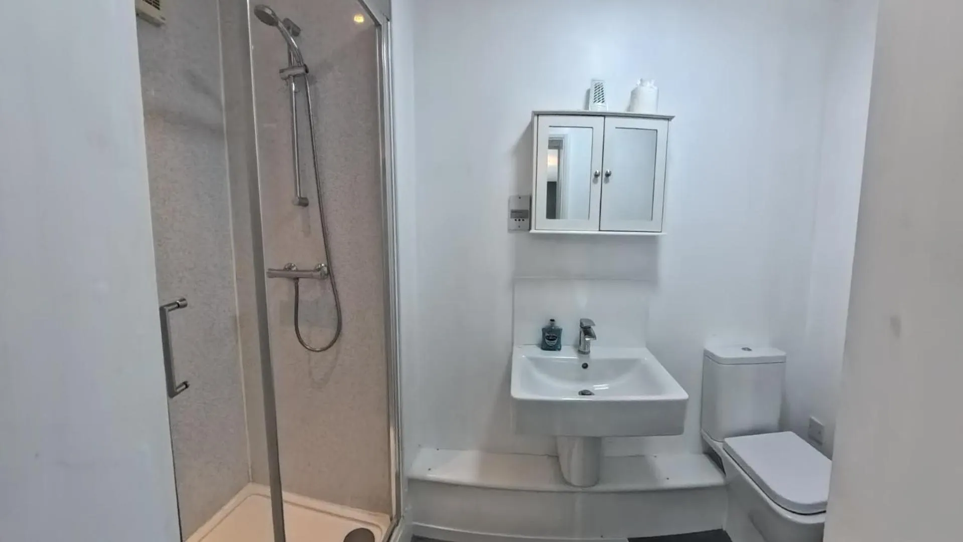 Shower in The Riverside