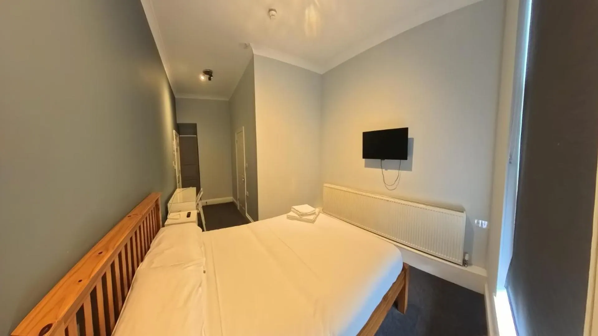 Photo of the whole room, Bed in The Riverside