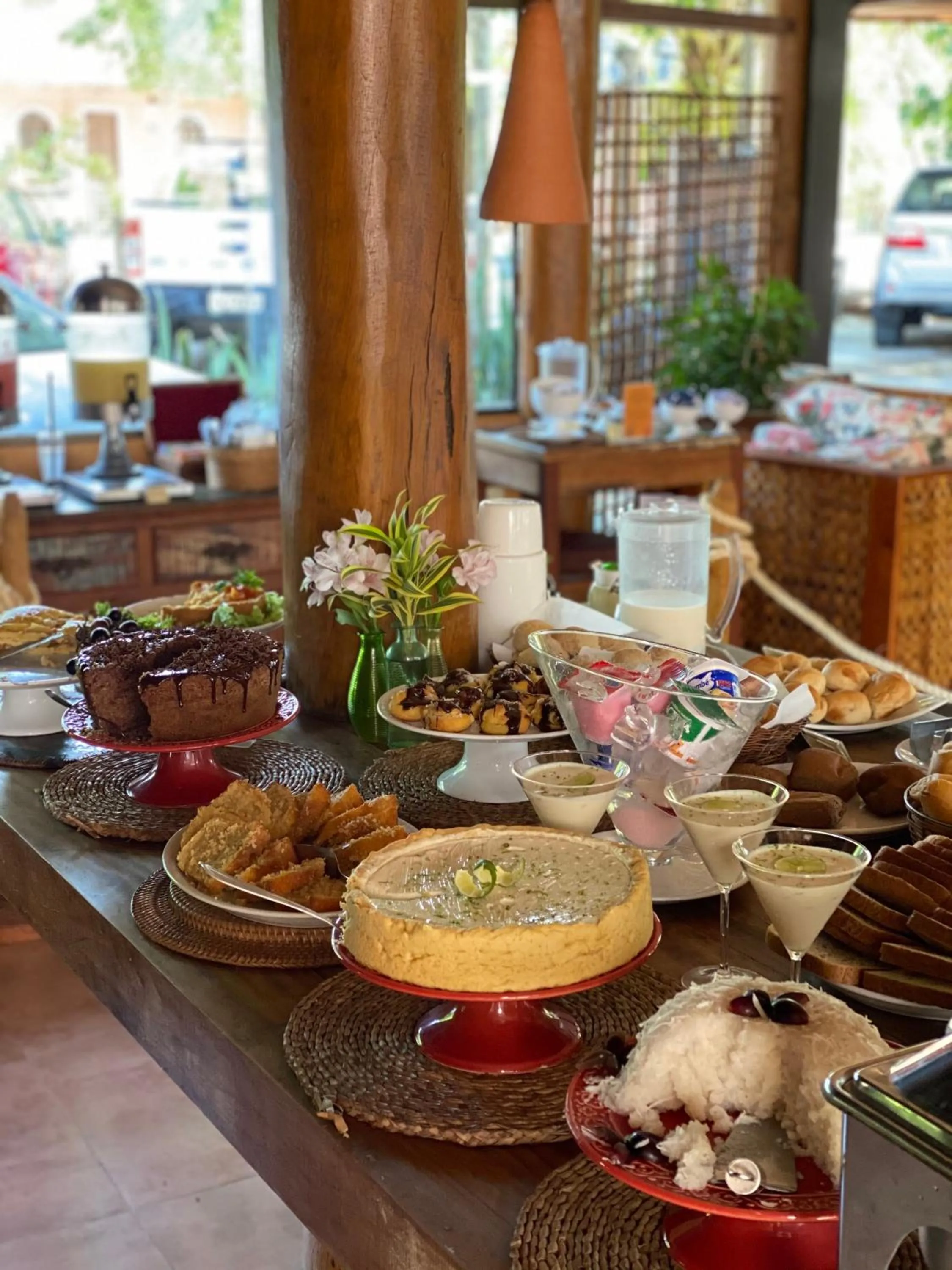 Buffet breakfast in Pousada Casa de Praia