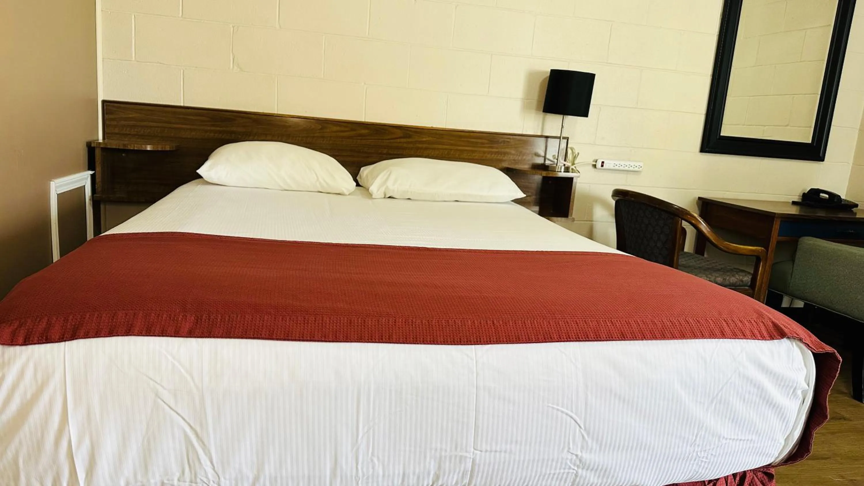 Bed in Travellers Motel