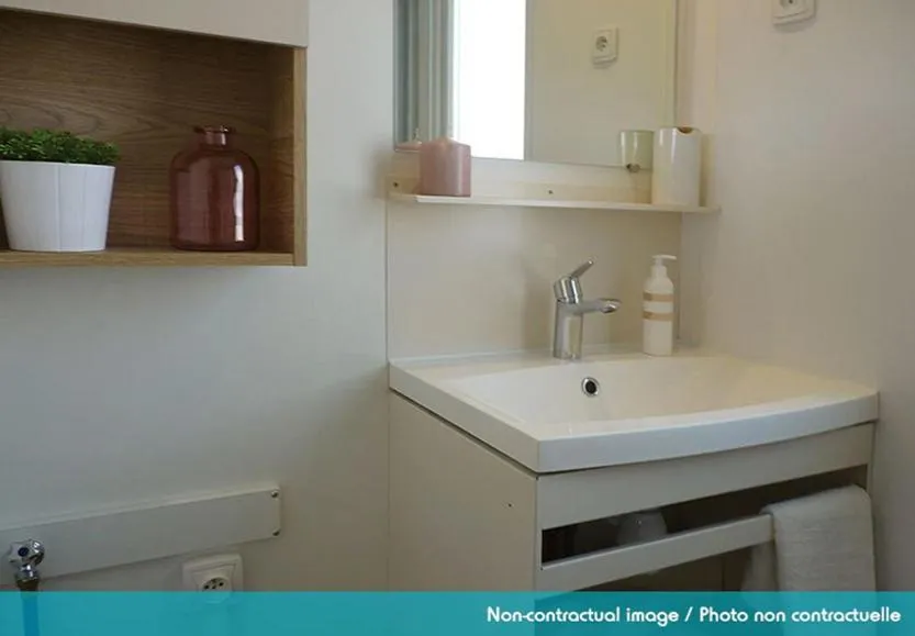 Bathroom in Camping Officiel Siblu Les Rives de Condrieu