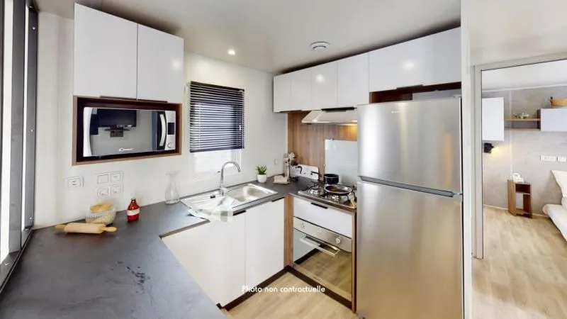Kitchen or kitchenette in Camping Officiel Siblu Les Rives de Condrieu