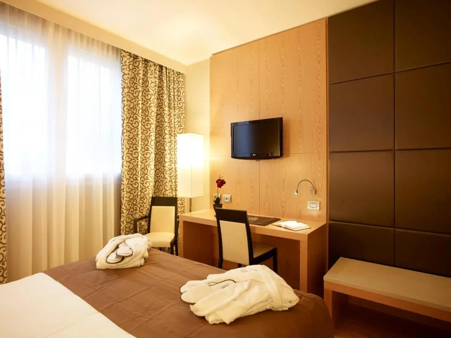 Bed in Virginia Palace Hotel Bed in Virginia Palace Hotel