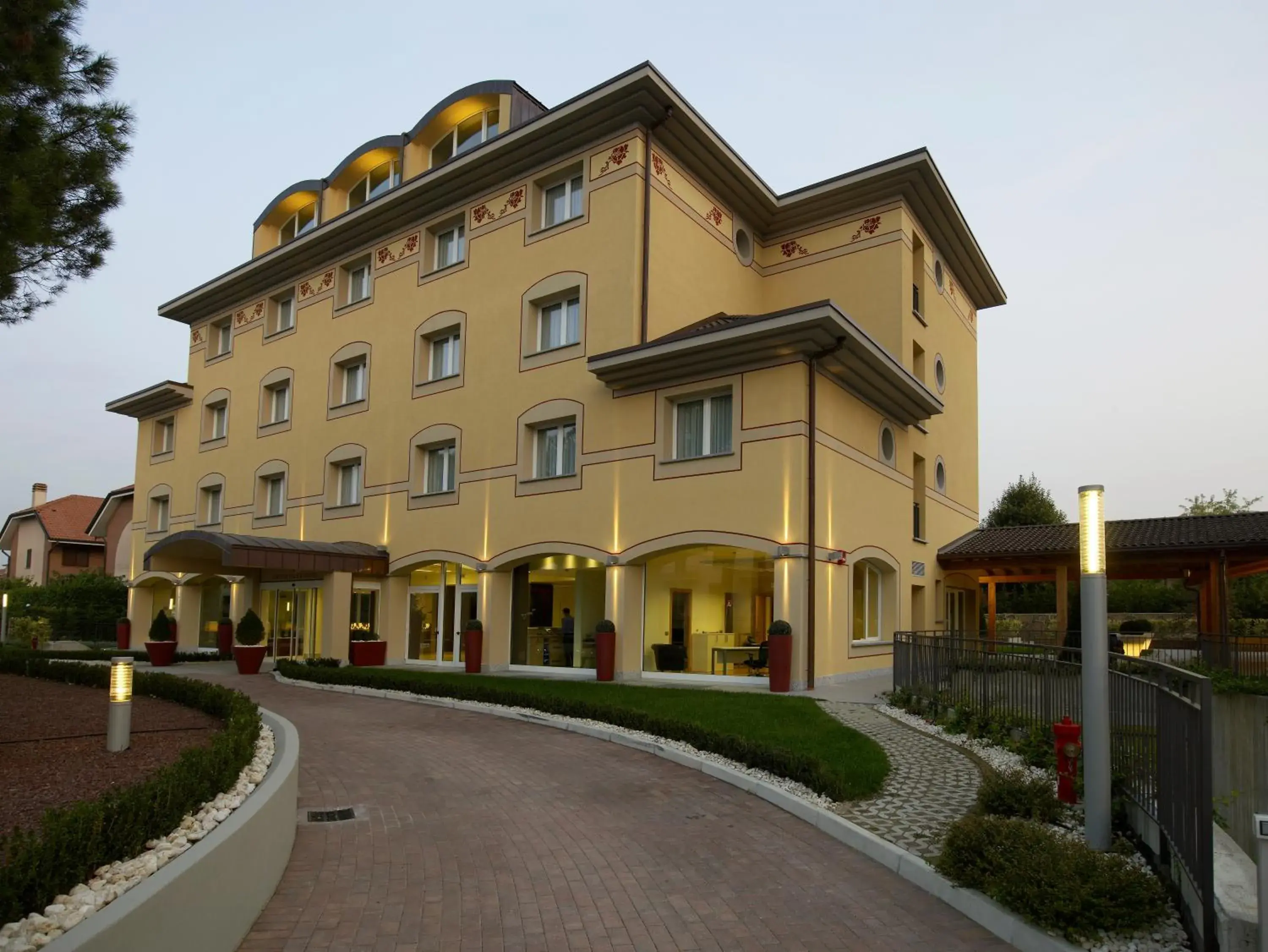Facade/entrance in Virginia Palace Hotel Facade/entrance in Virginia Palace Hotel