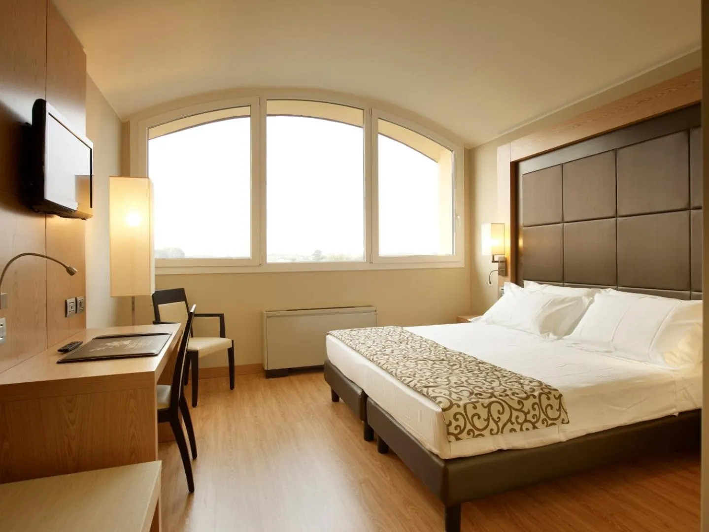 Bed in Virginia Palace Hotel