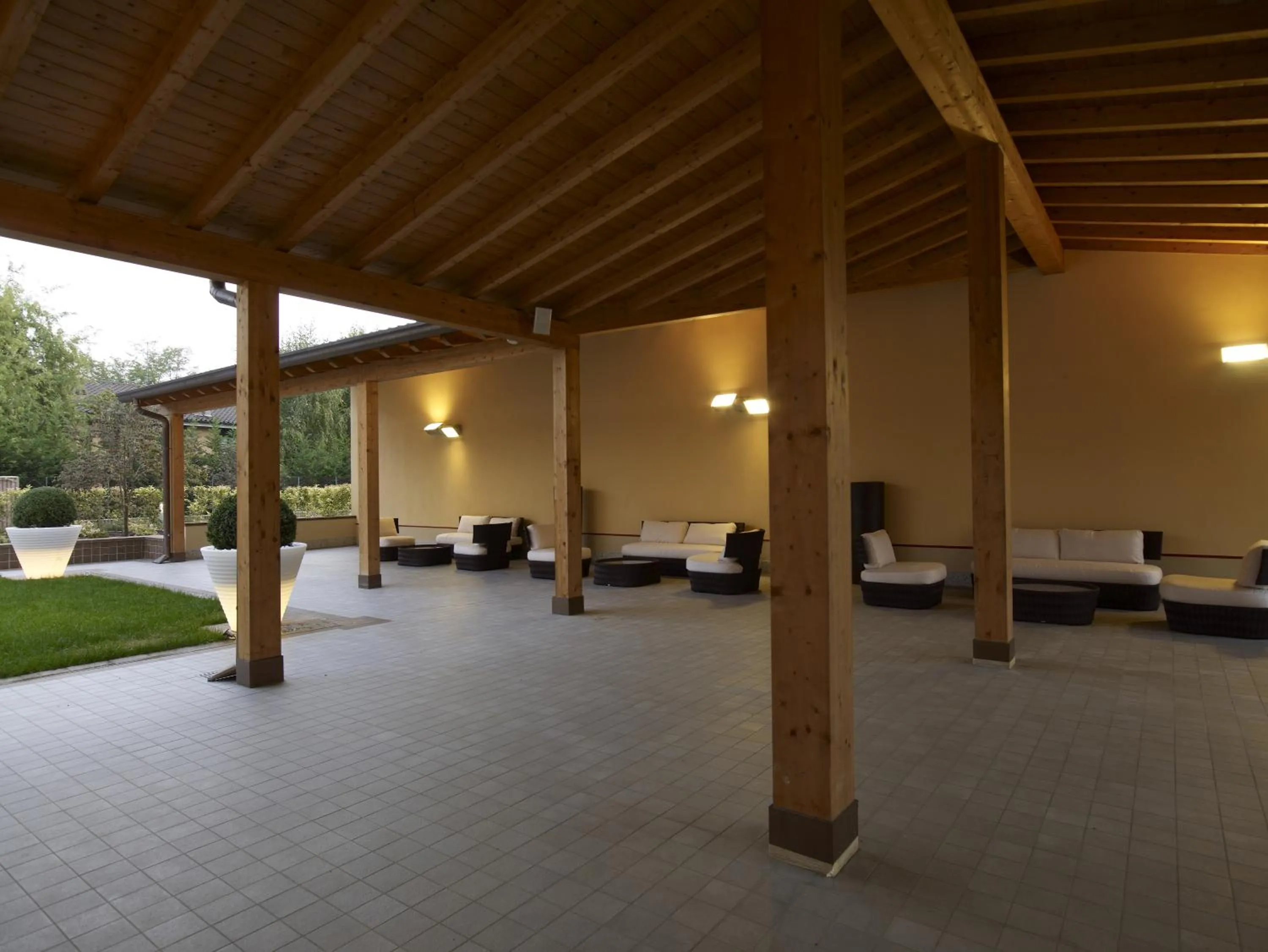 Patio in Virginia Palace Hotel