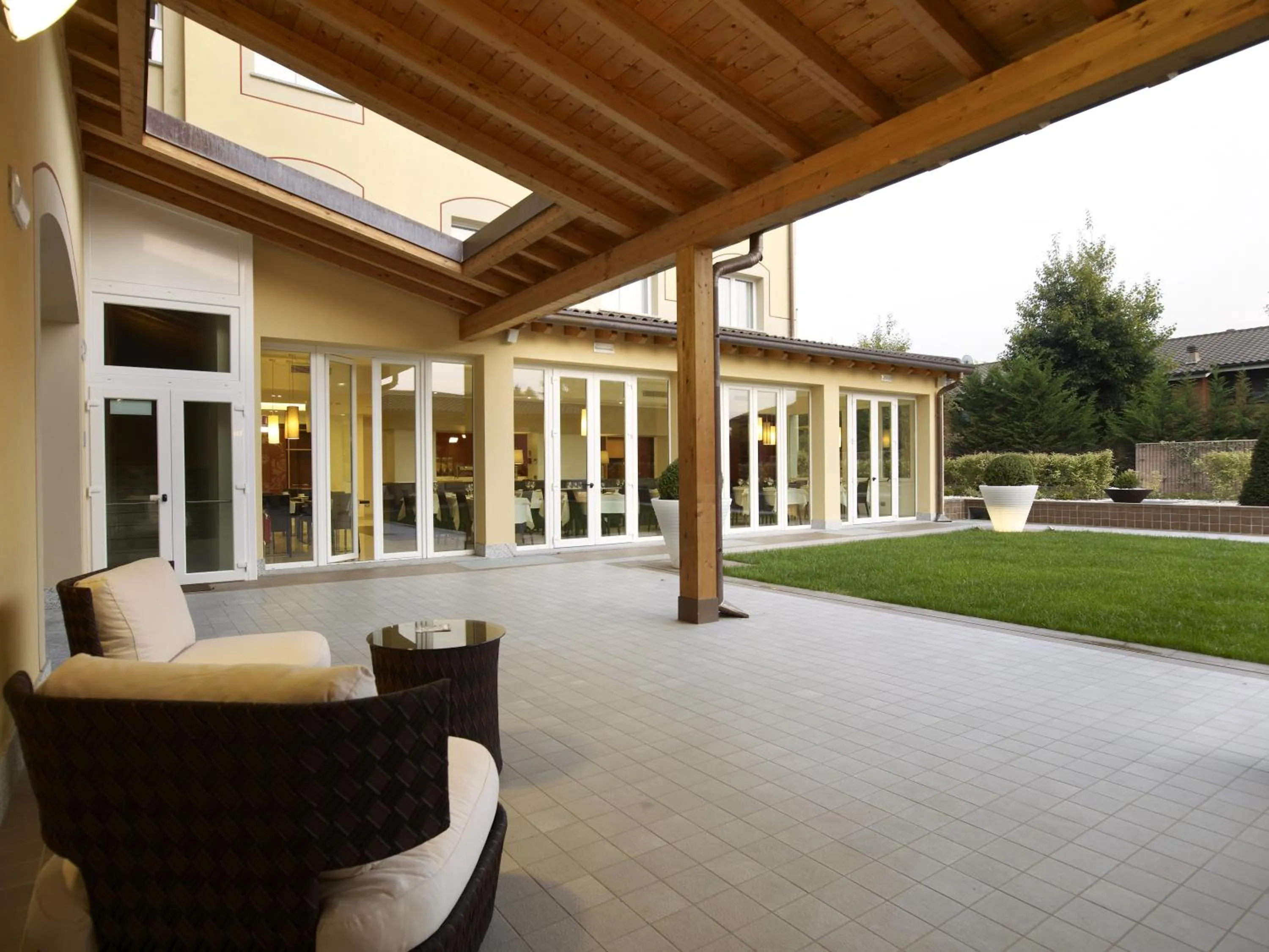 Patio in Virginia Palace Hotel