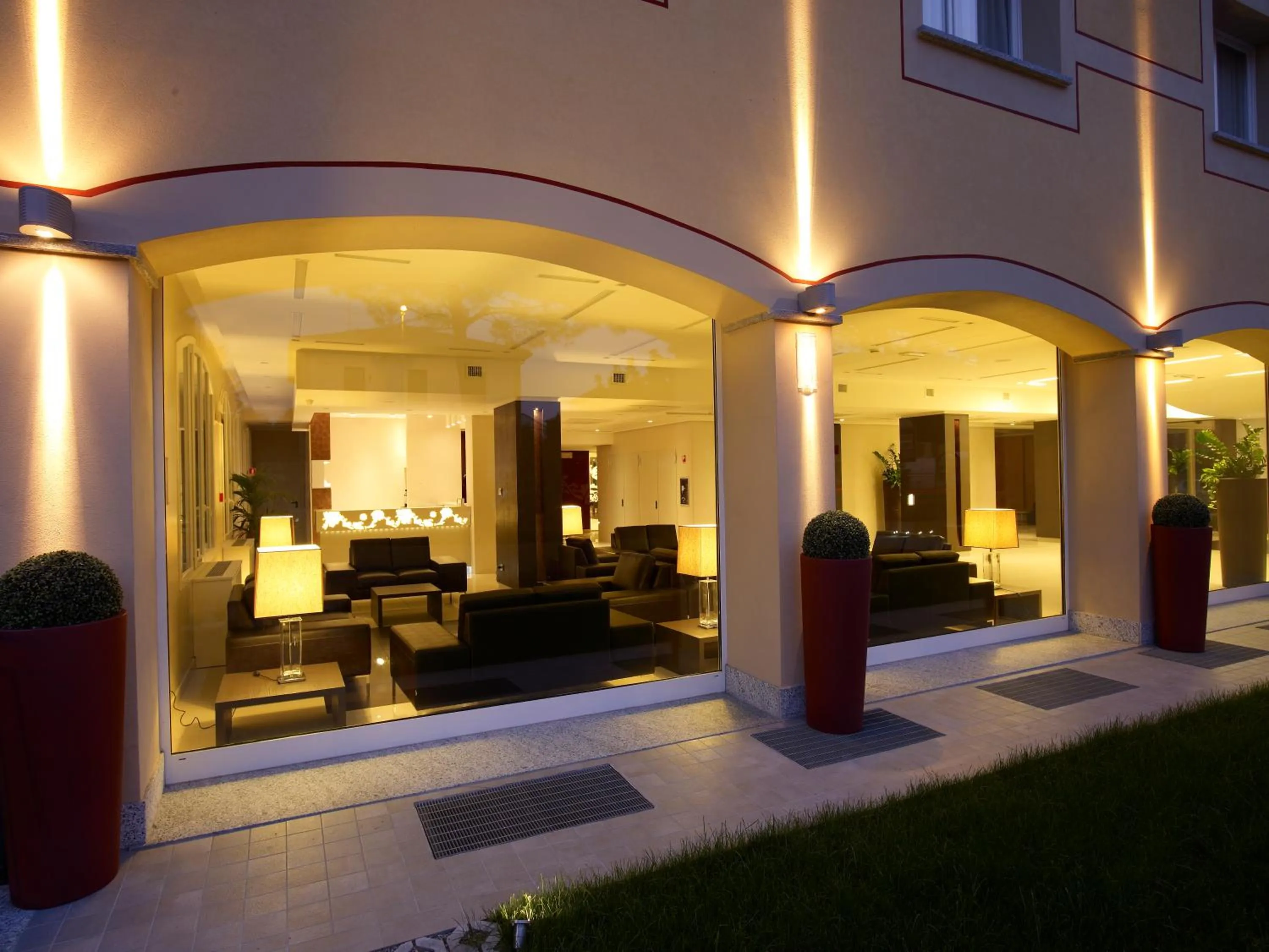 Facade/entrance in Virginia Palace Hotel