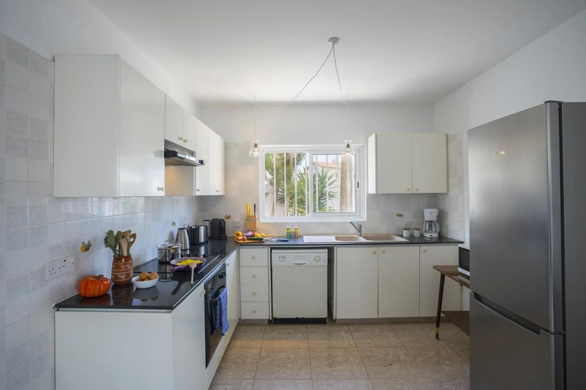 Kitchen or kitchenette in Villa Serene