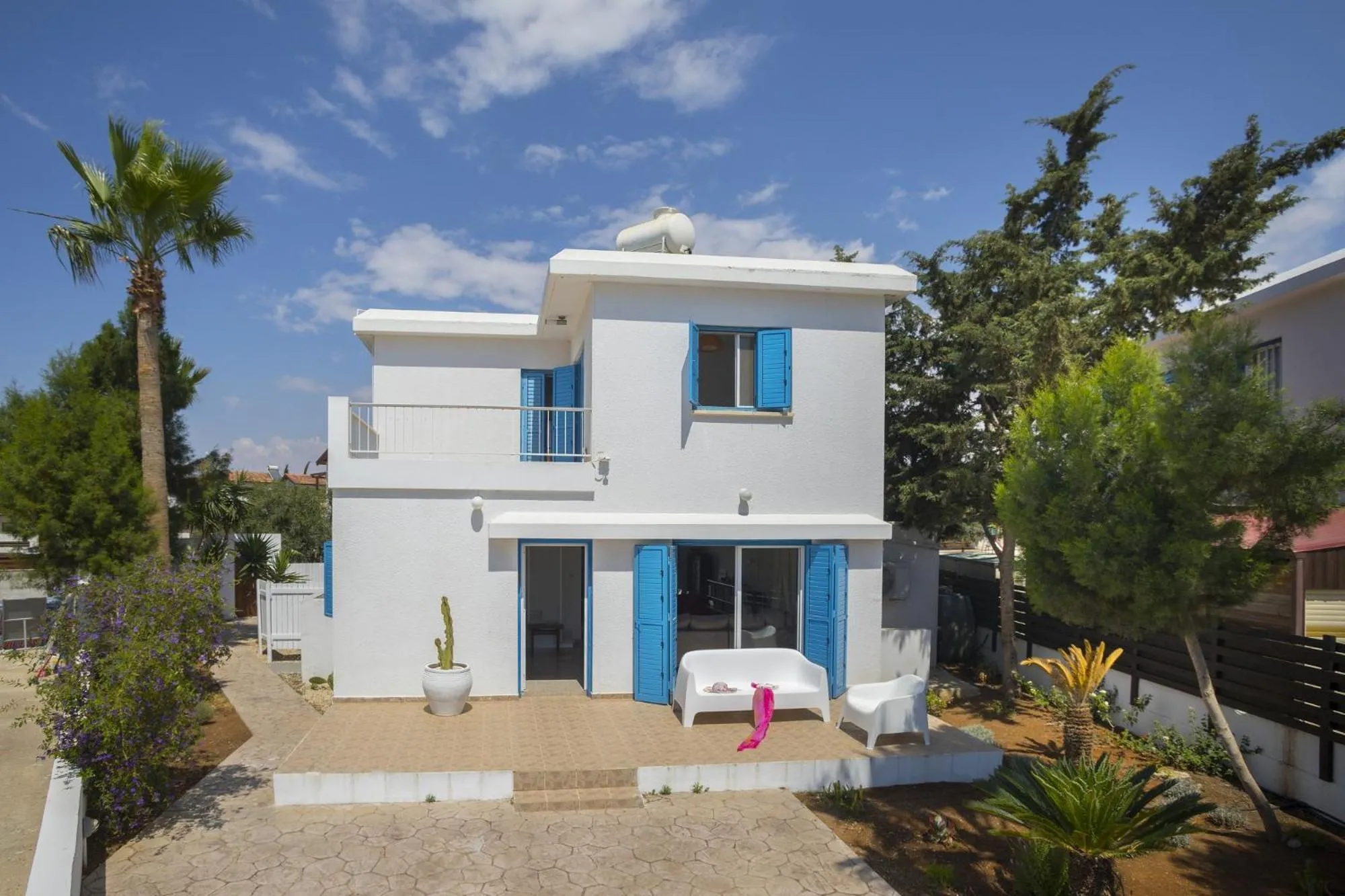 Facade/entrance in Villa Serene