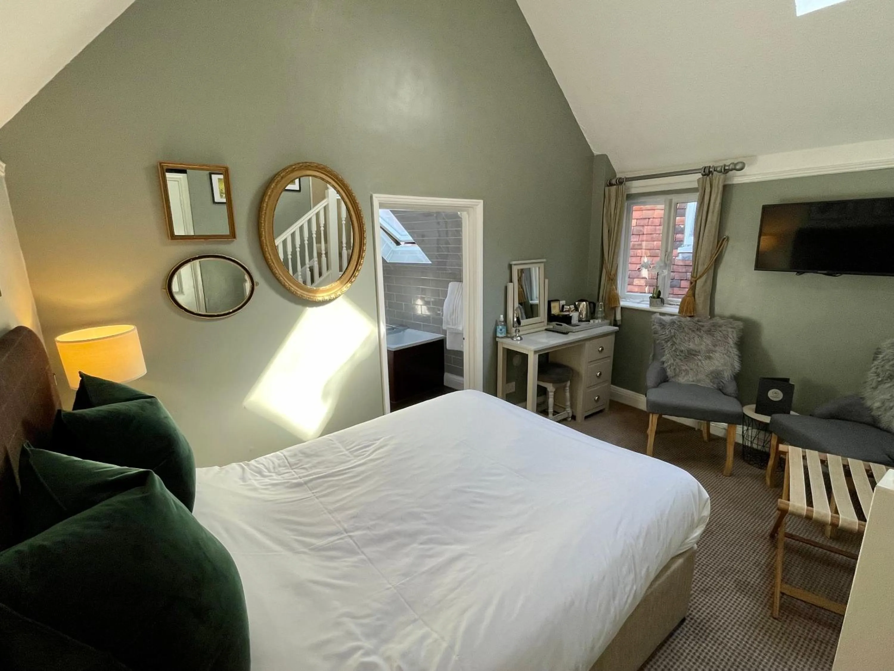 Bed in The Abbey Hotel