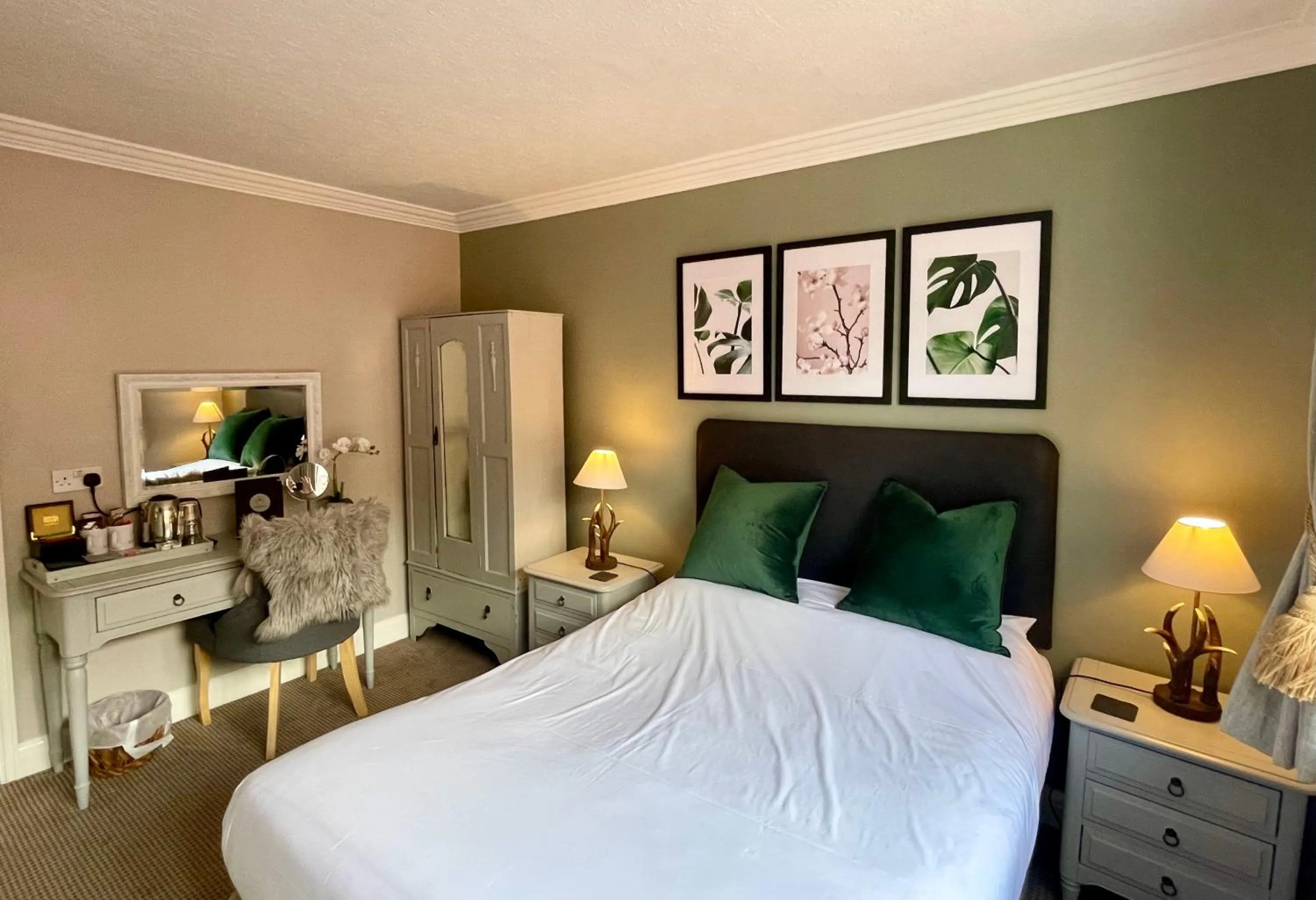 Bed in The Abbey Hotel