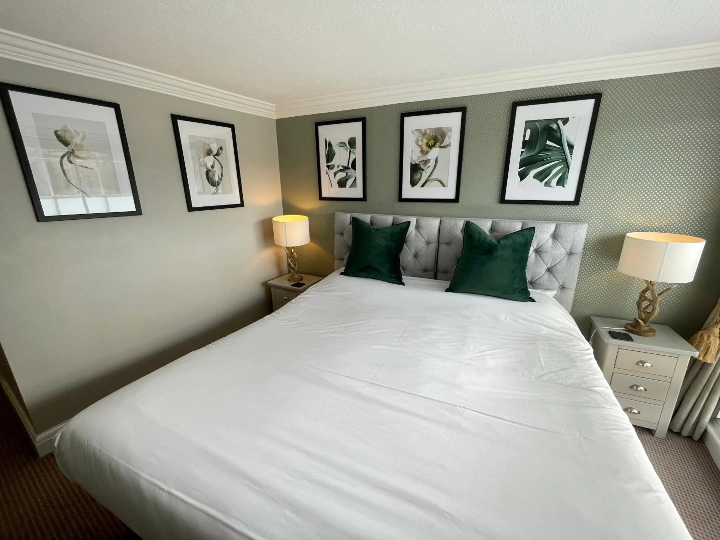 Bed in The Abbey Hotel