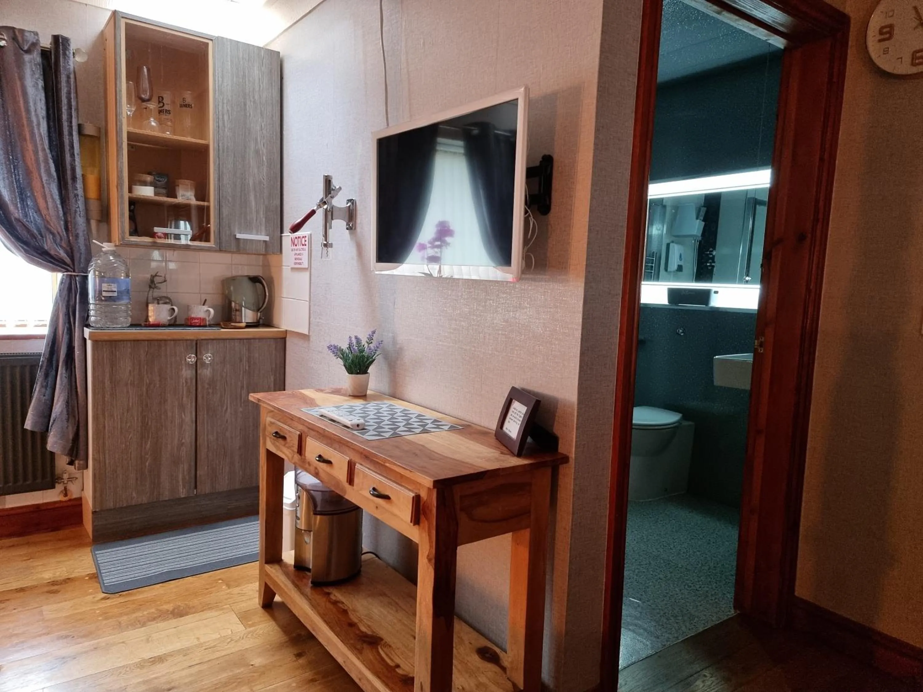 TV and multimedia in Castle Lodge - Brecon Beacons Accommodation