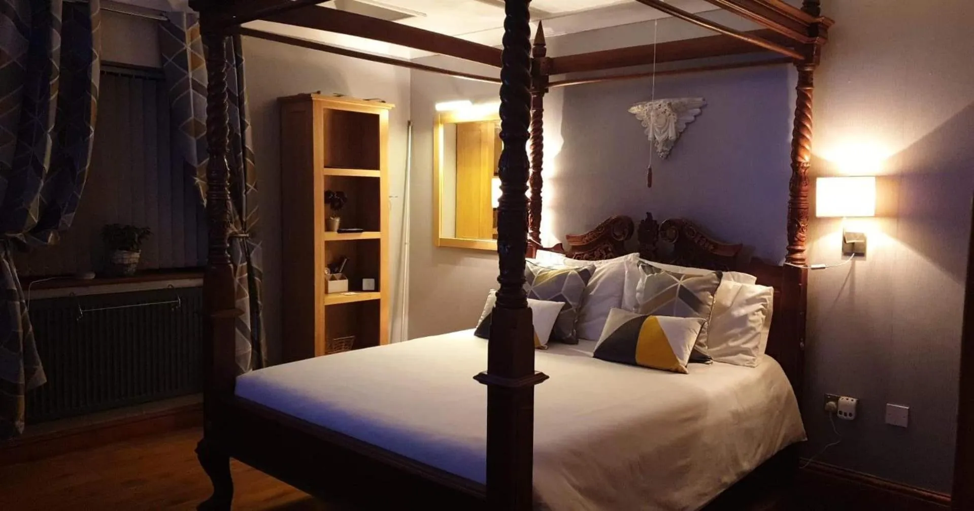 Bedroom, Bed in Castle Lodge - Brecon Beacons Accommodation