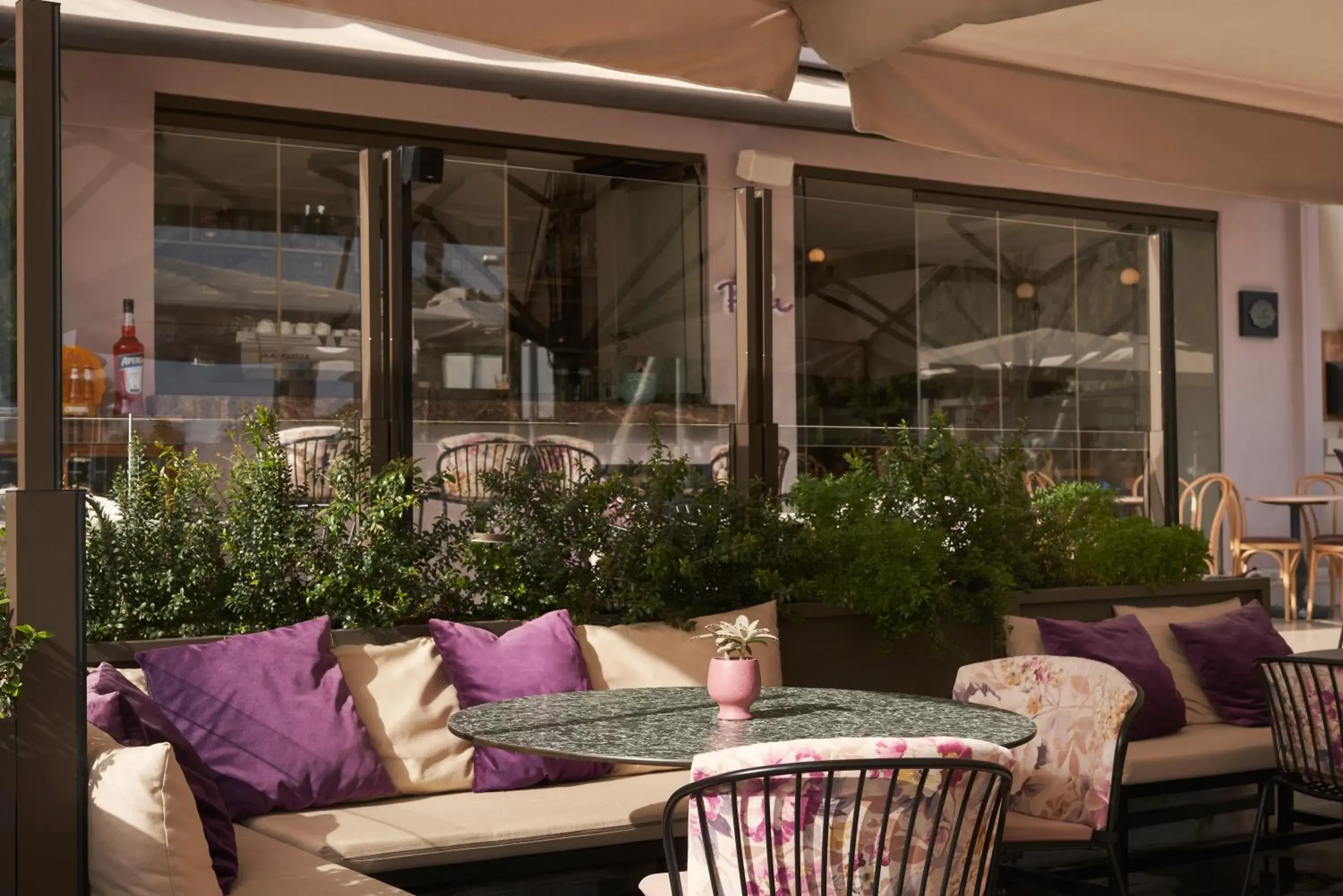 Restaurant/places to eat in Legacy Gastro Suites Restaurant/places to eat in Legacy Gastro Suites