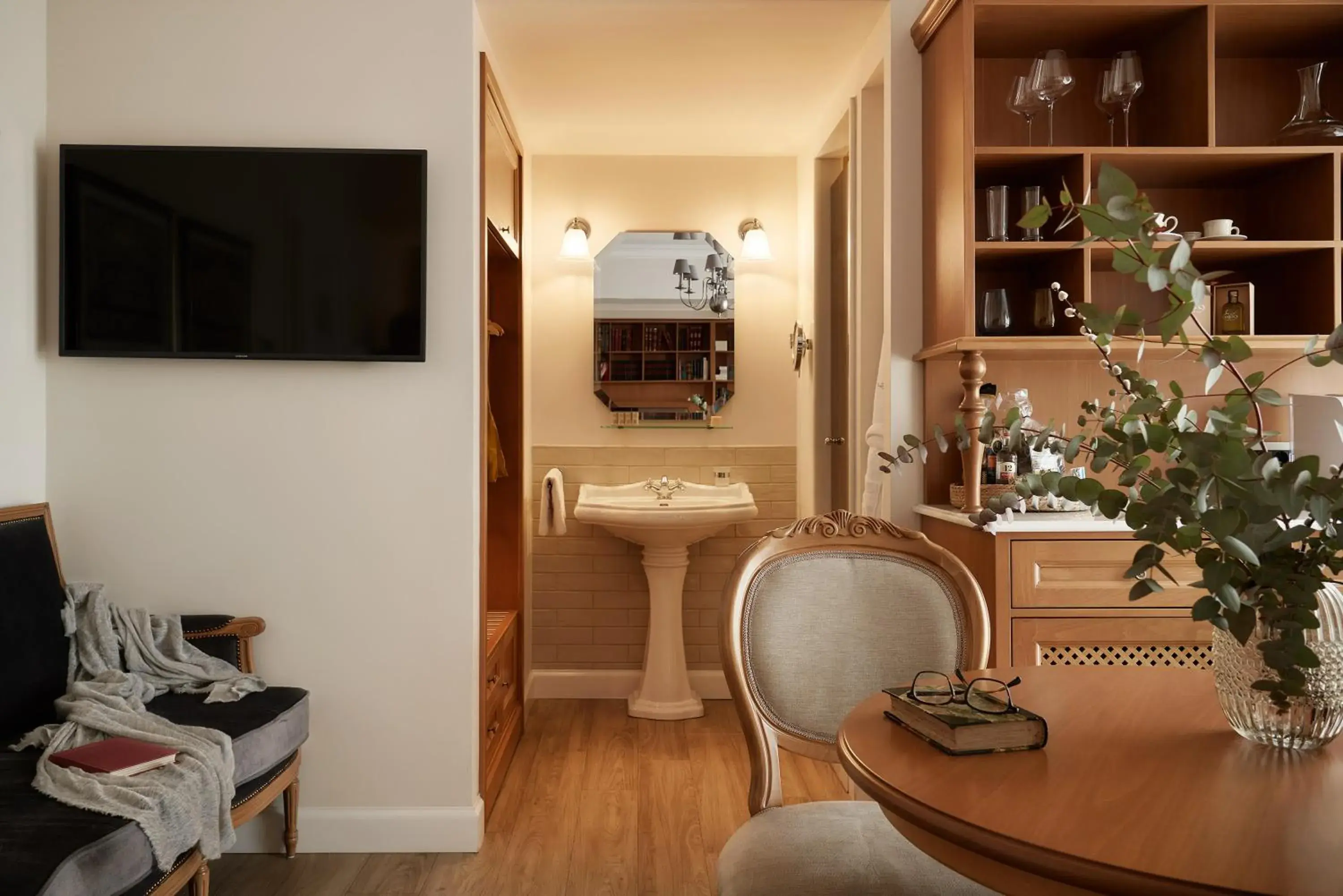 Living room in Legacy Gastro Suites Living room in Legacy Gastro Suites