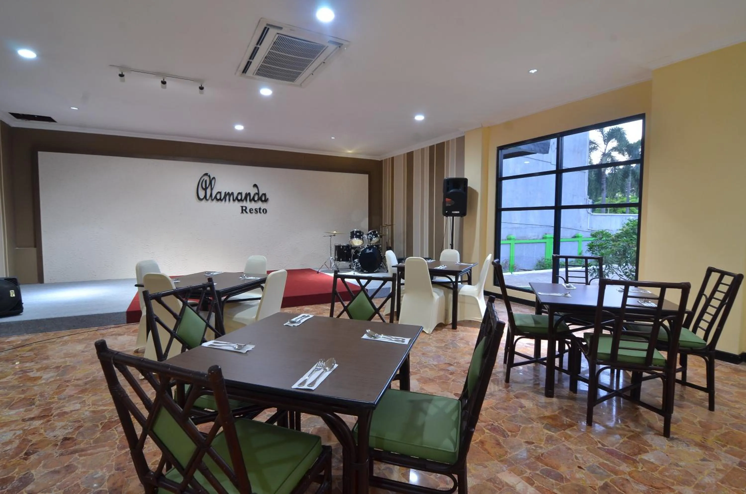 Restaurant/places to eat in Hotel Sofia Juanda Surabaya