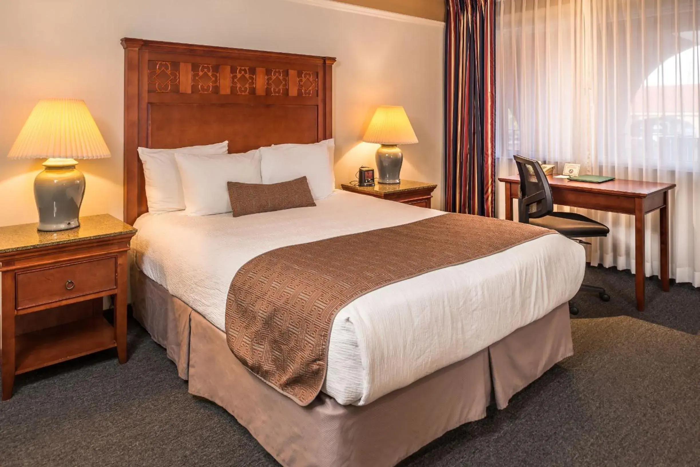 Queen Room in Laurel Inn & Conference Center Queen Room in Laurel Inn & Conference Center