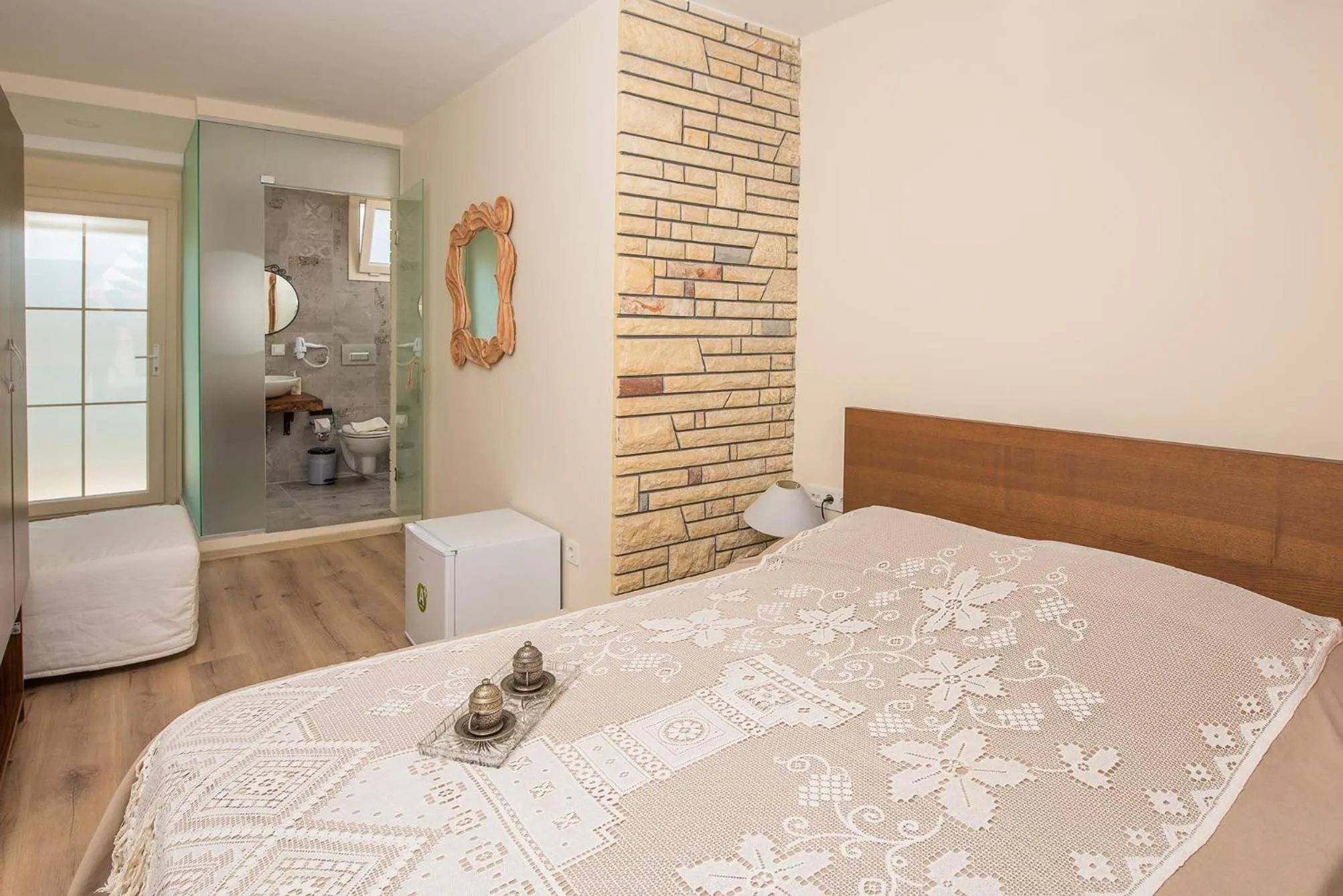 Photo of the whole room, Bed in Destina Hotel