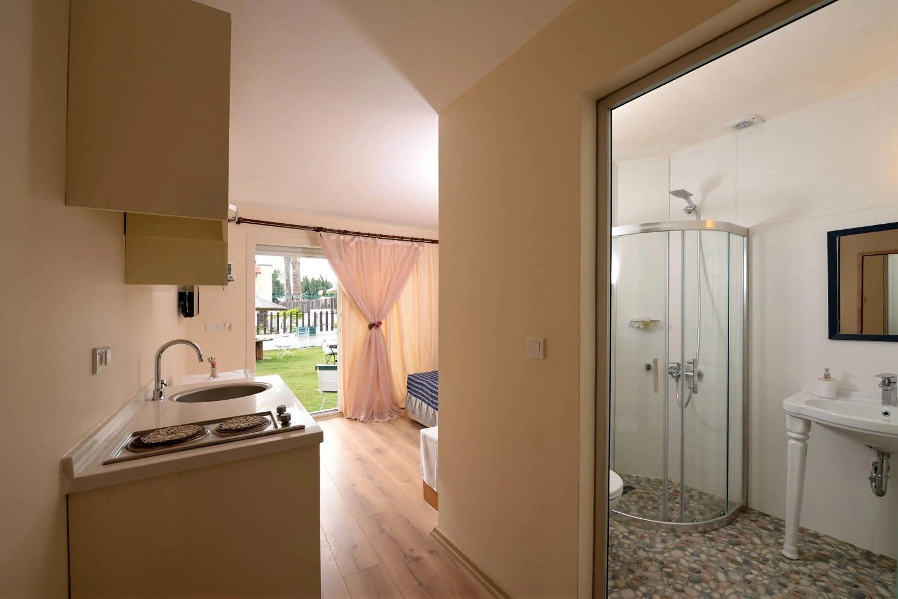 Kitchen or kitchenette in Destina Hotel