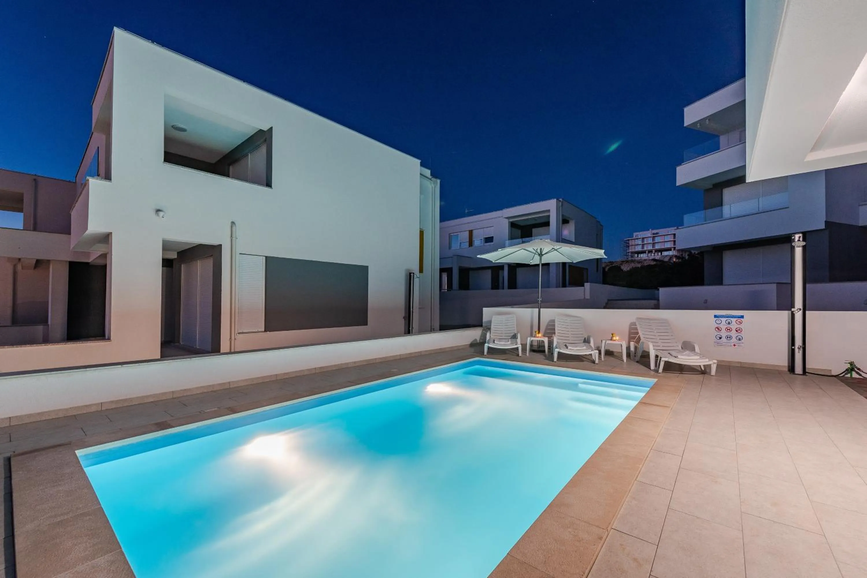 Dario 1. modern & luxury ap. with a pool