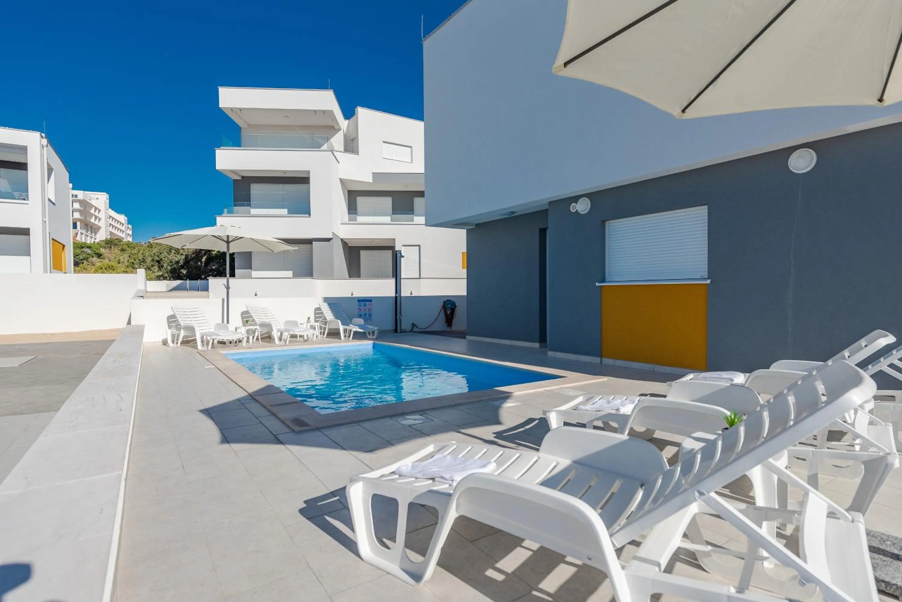 Dario 1. modern & luxury ap. with a pool