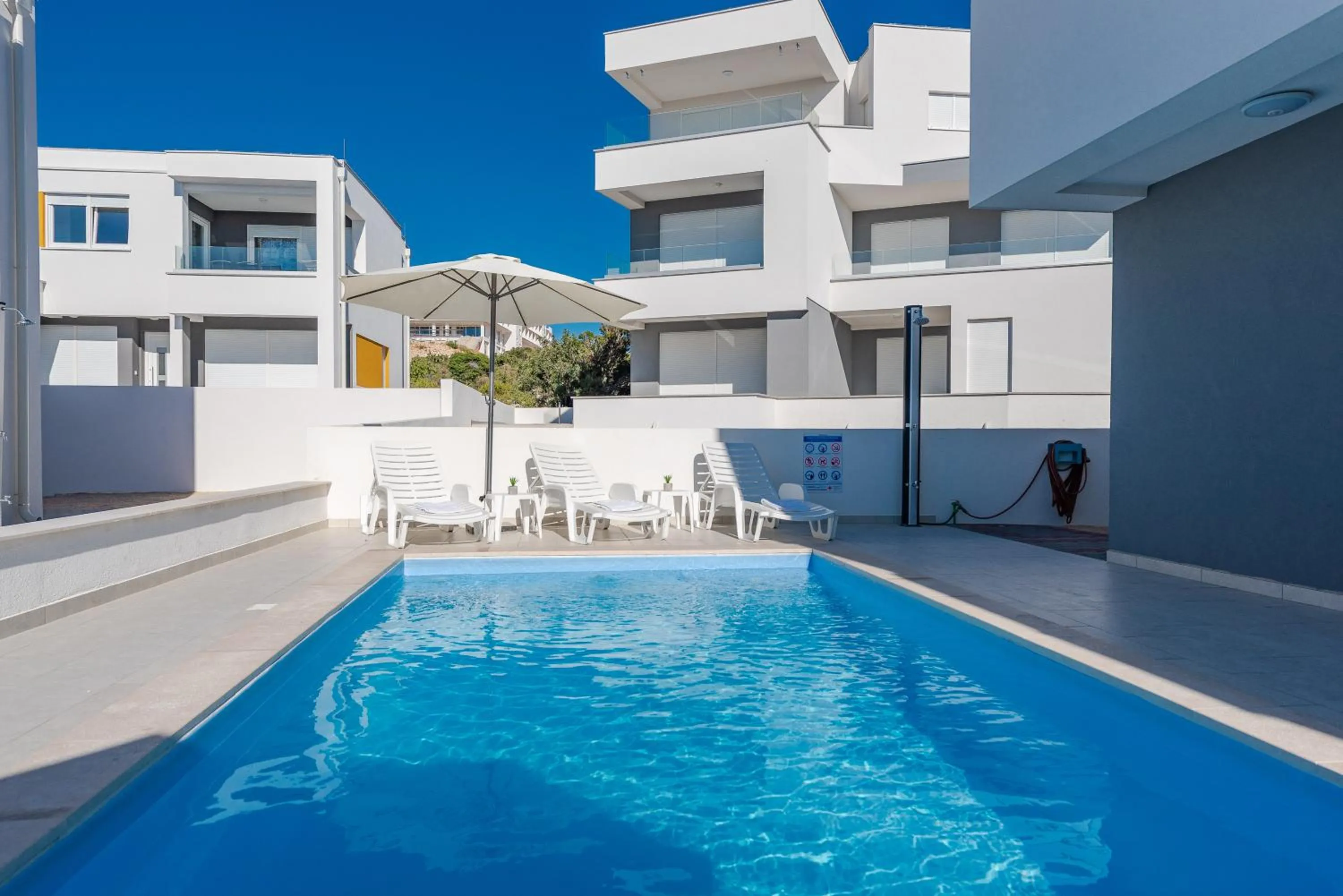 Dario 1. modern & luxury ap. with a pool