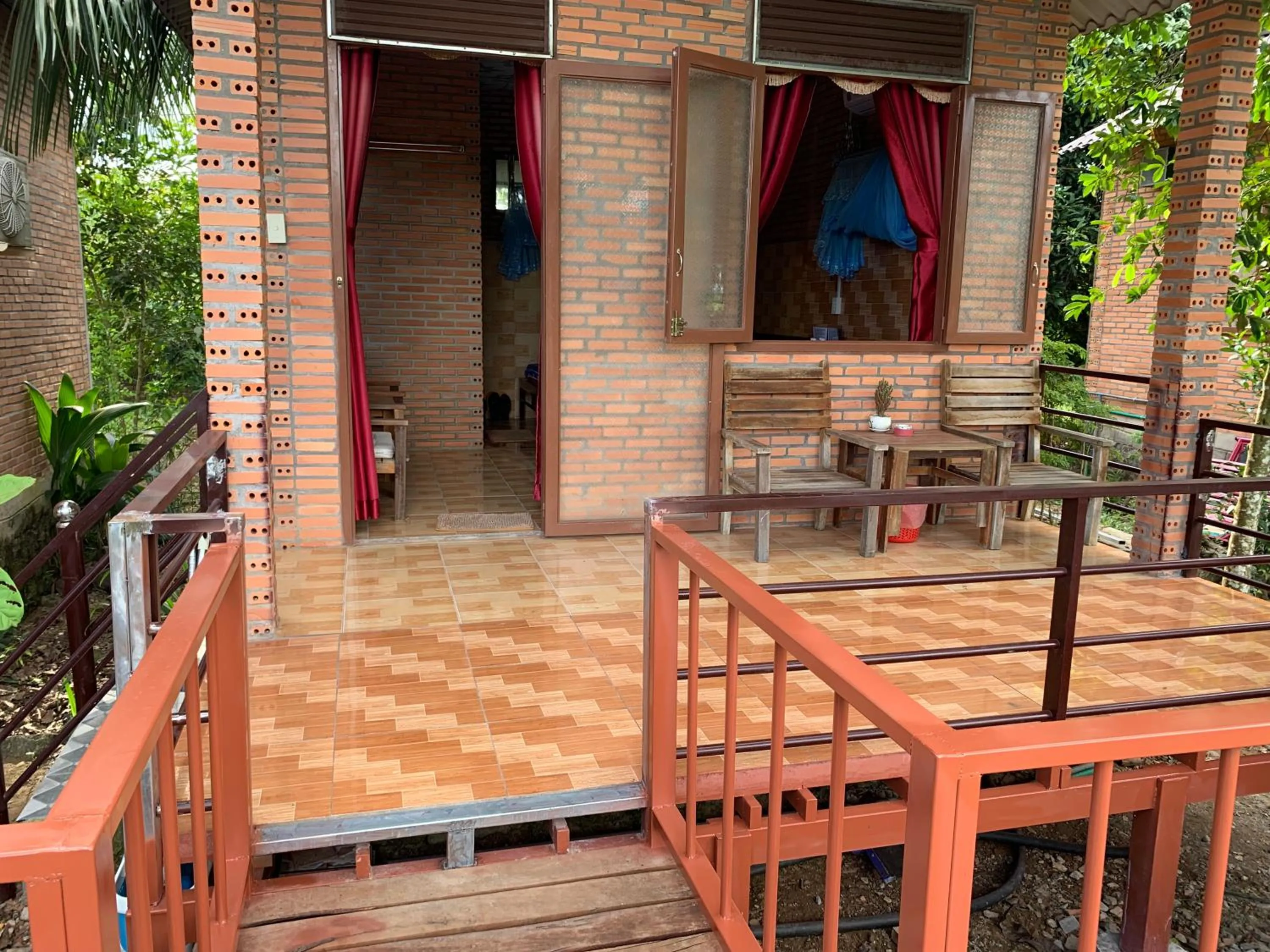 Gibbon Singing Home Stay