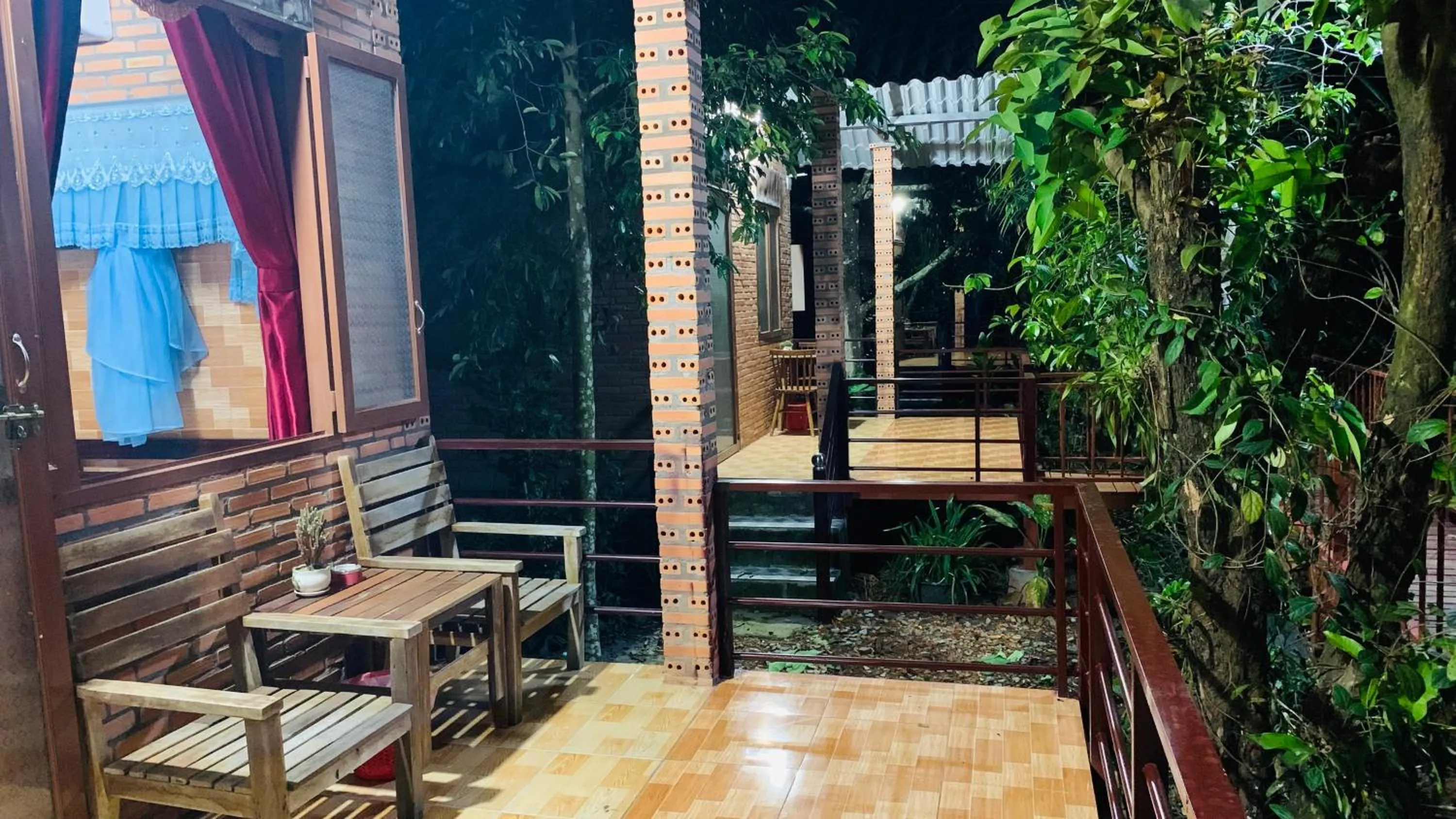 Gibbon Singing Home Stay