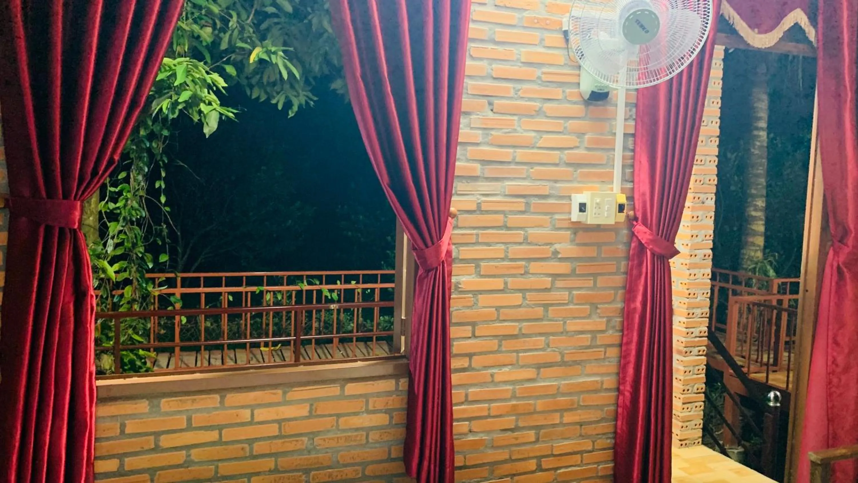 Gibbon Singing Home Stay