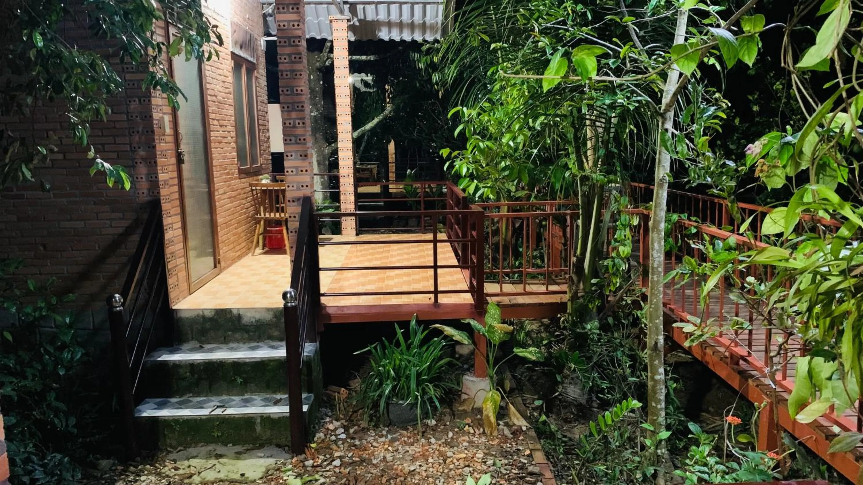 Gibbon Singing Home Stay