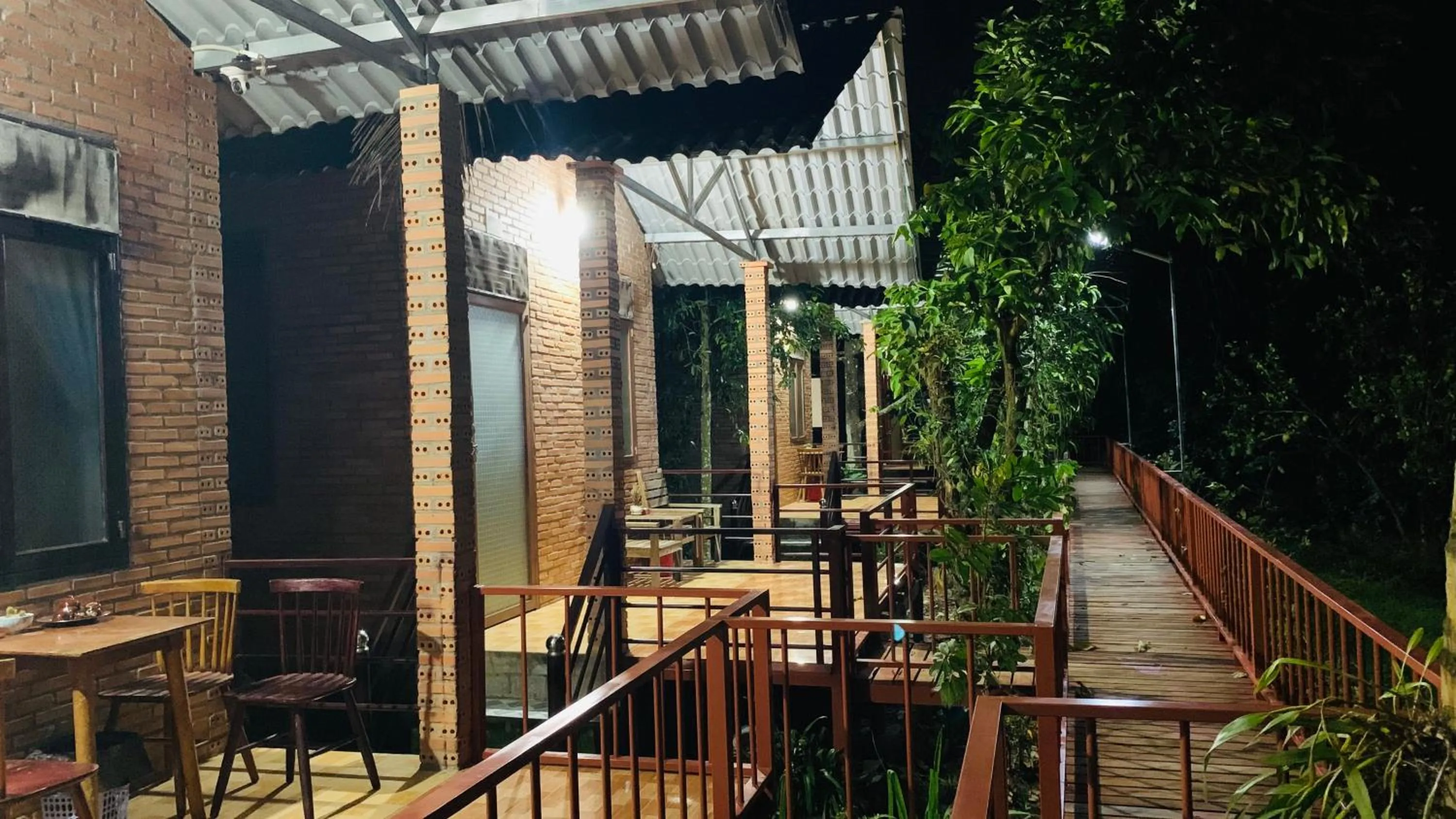 Gibbon Singing Home Stay