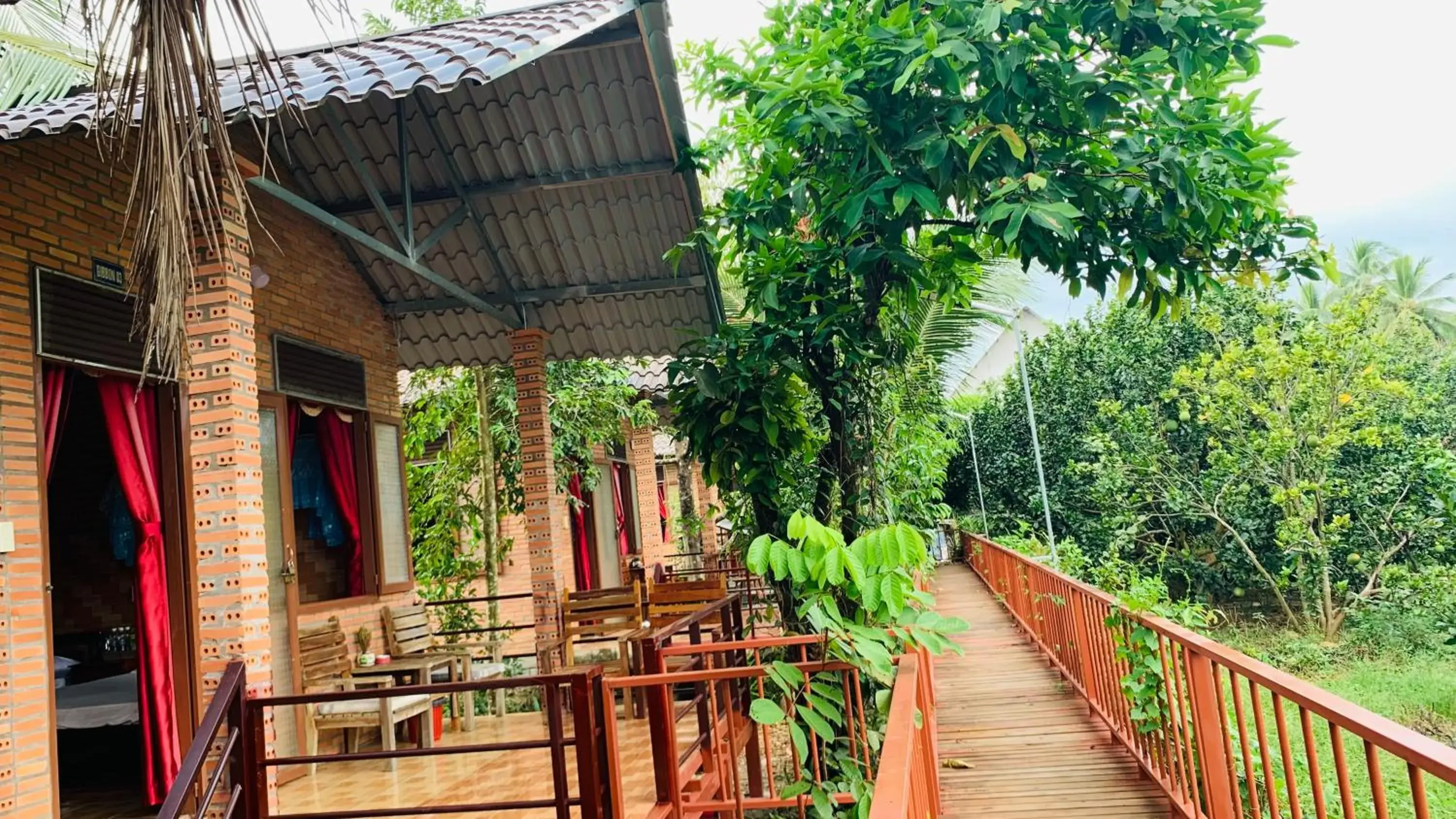 Quadruple Room with Garden View in Gibbon Singing Home Stay Quadruple Room with Garden View in Gibbon Singing Home Stay