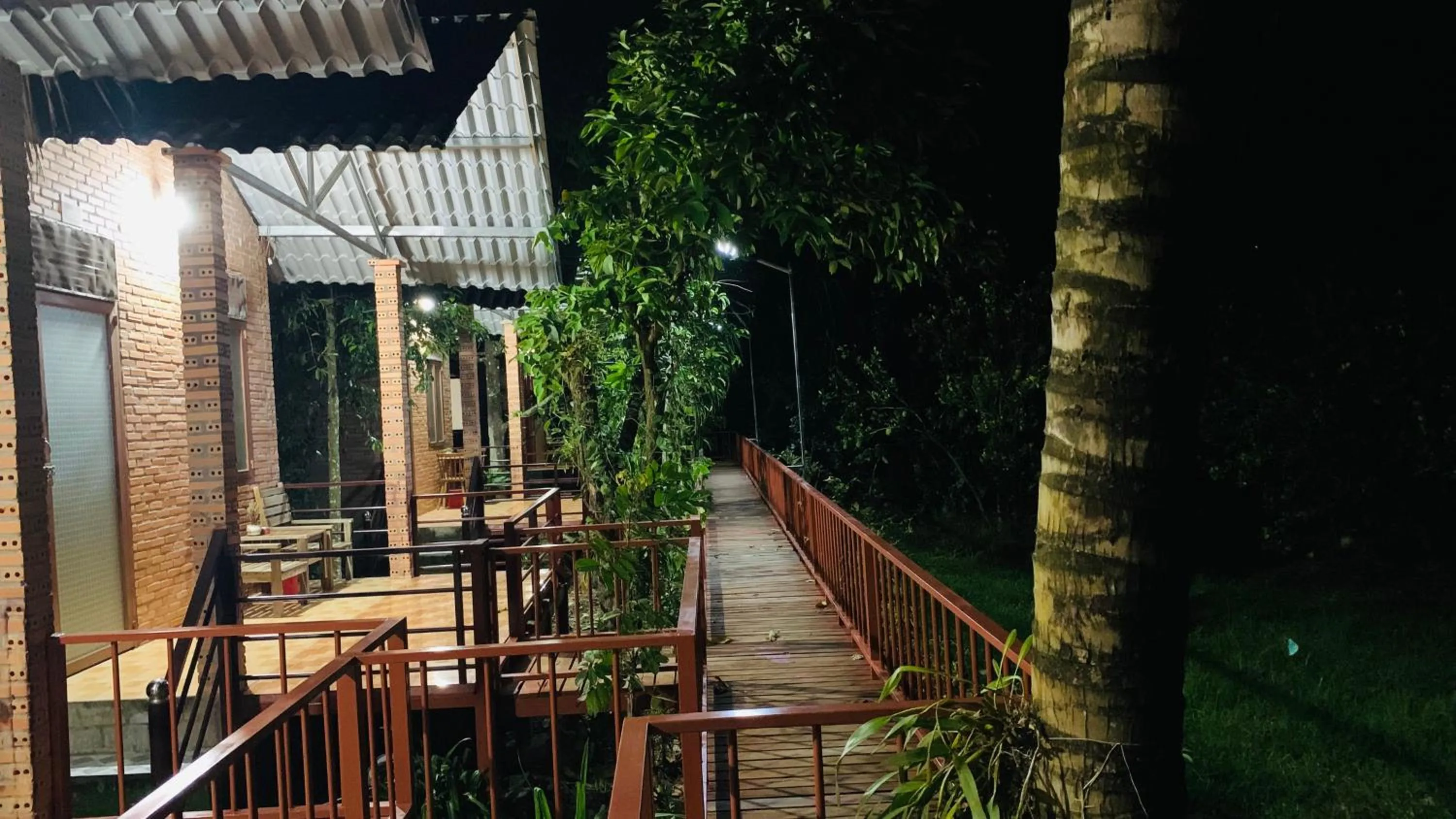 Gibbon Singing Home Stay