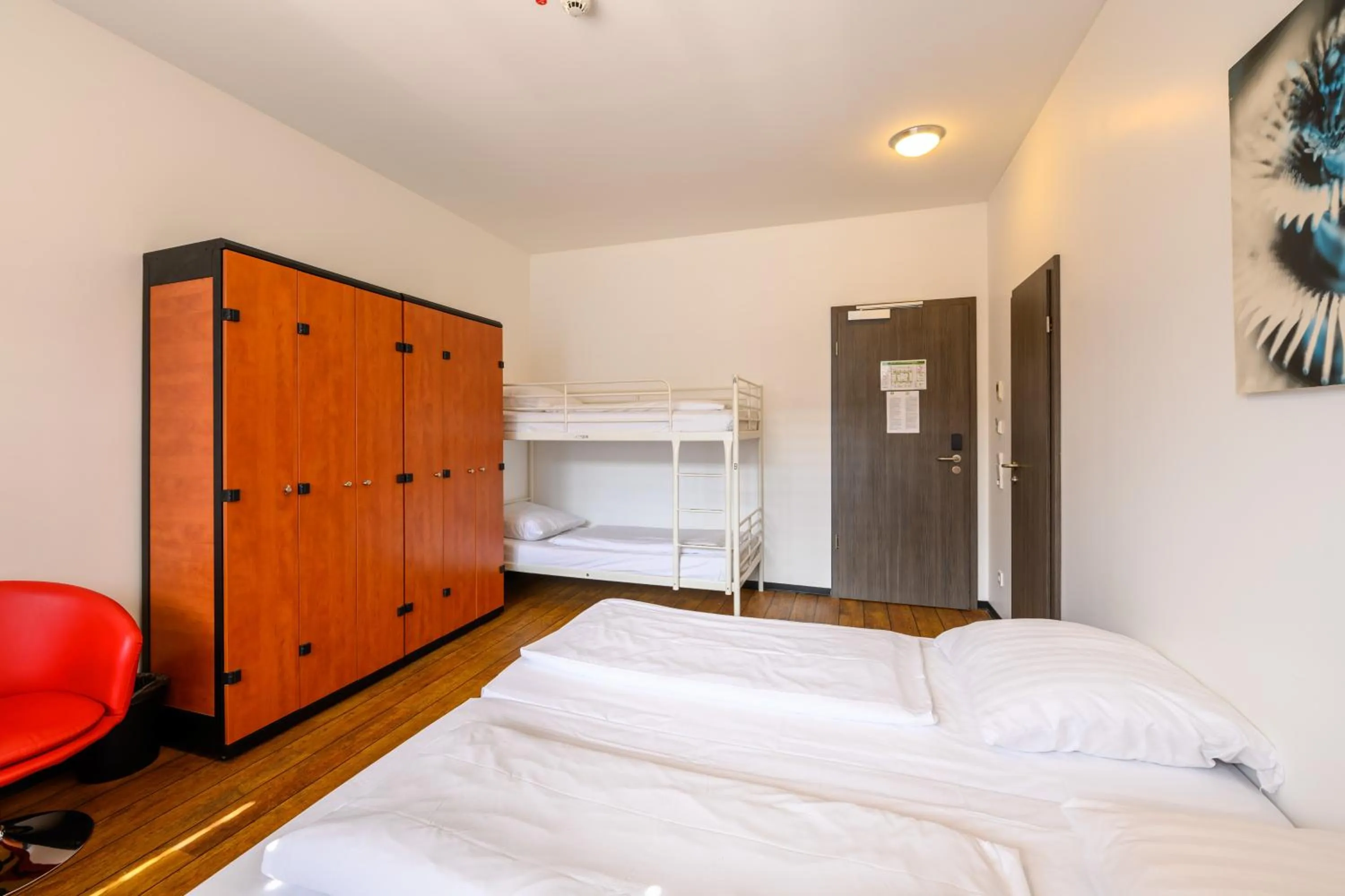 Photo of the whole room, Bed in Art Rock Downtown Hotel