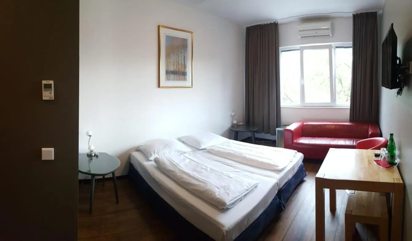 Photo of the whole room, Bed in Art Rock Downtown Hotel