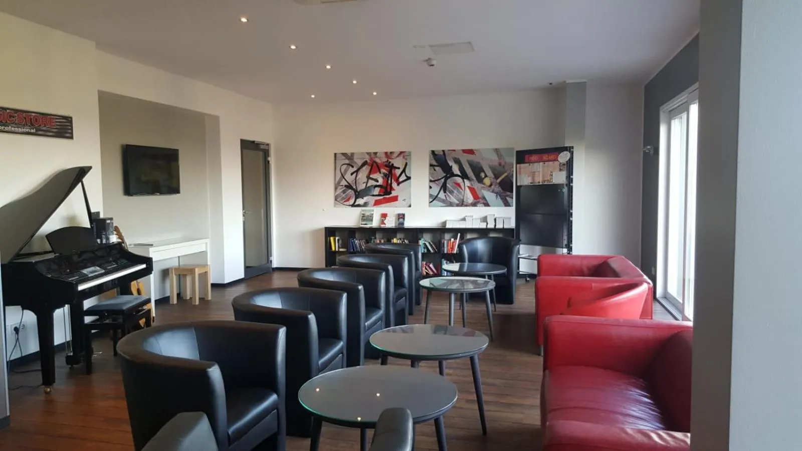 Evening entertainment in Art Rock Downtown Hotel