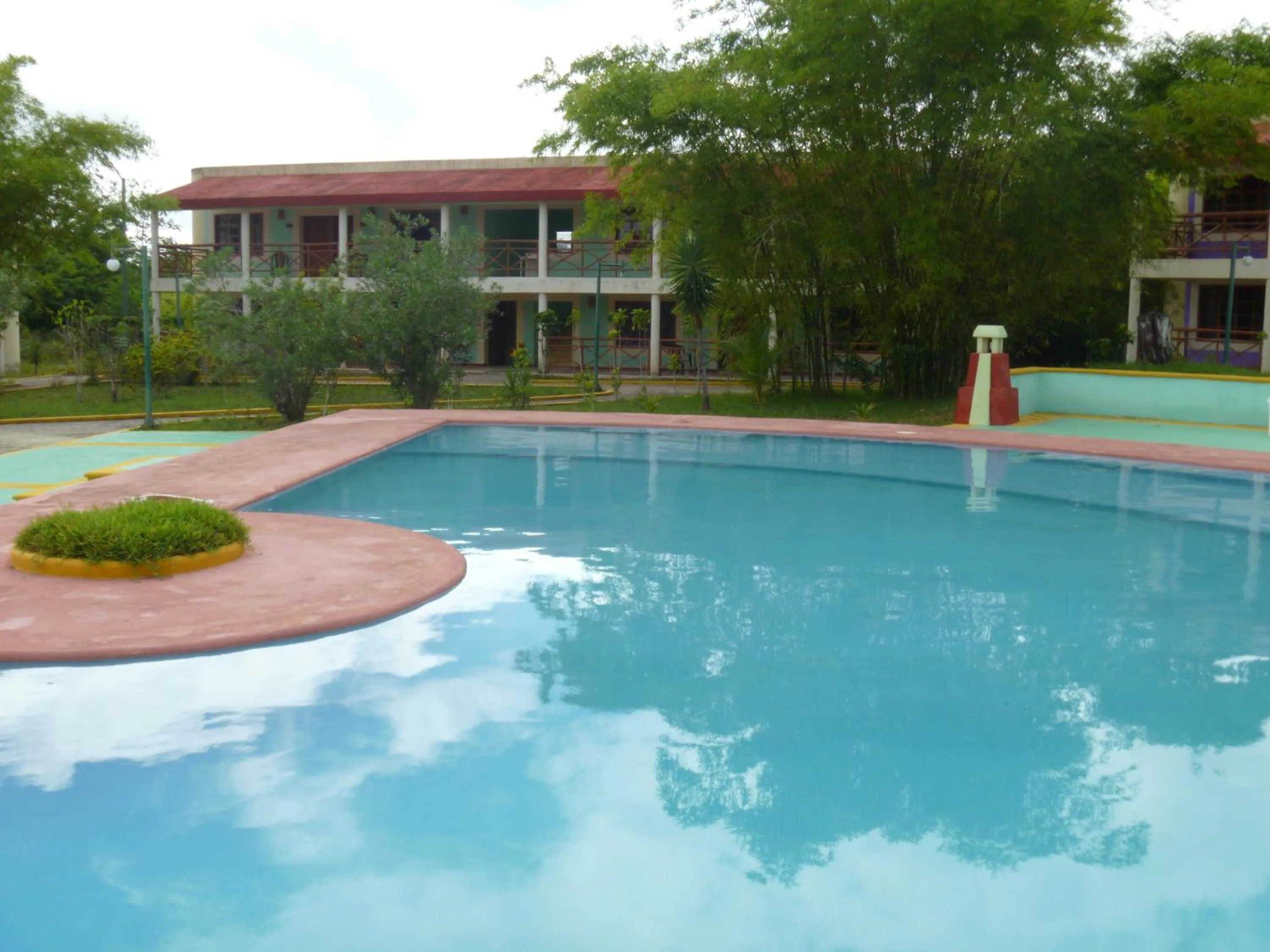 Swimming pool in Hotel Debliz Xpujil