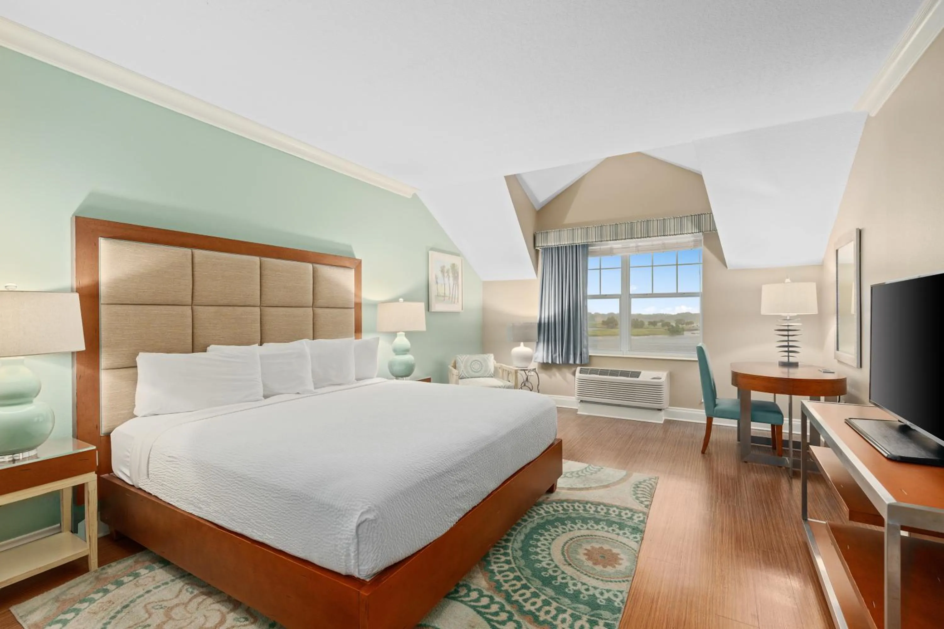 Bedroom, Bed in The Waterfront Inn