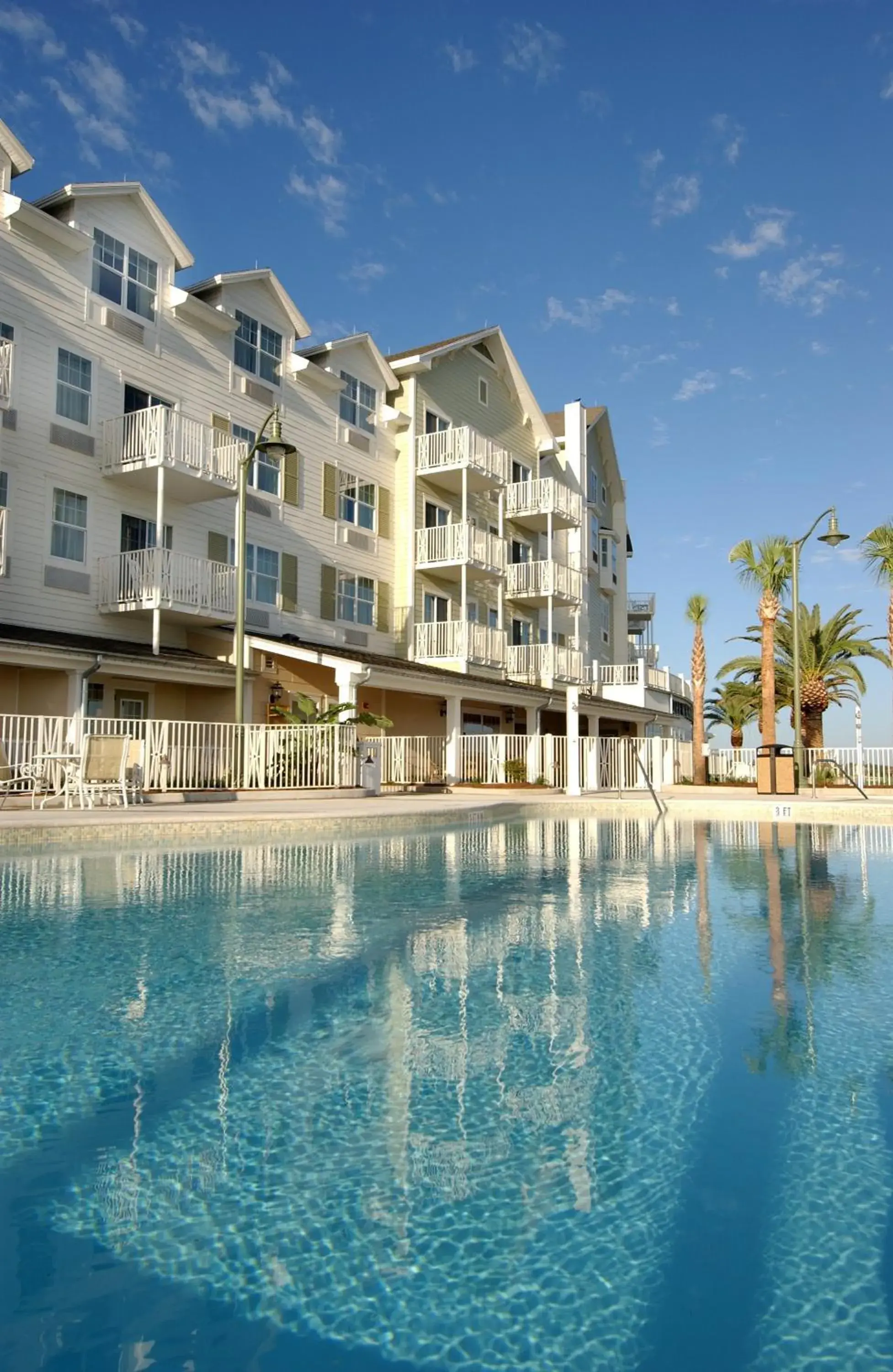 Swimming pool in The Waterfront Inn Swimming pool in The Waterfront Inn