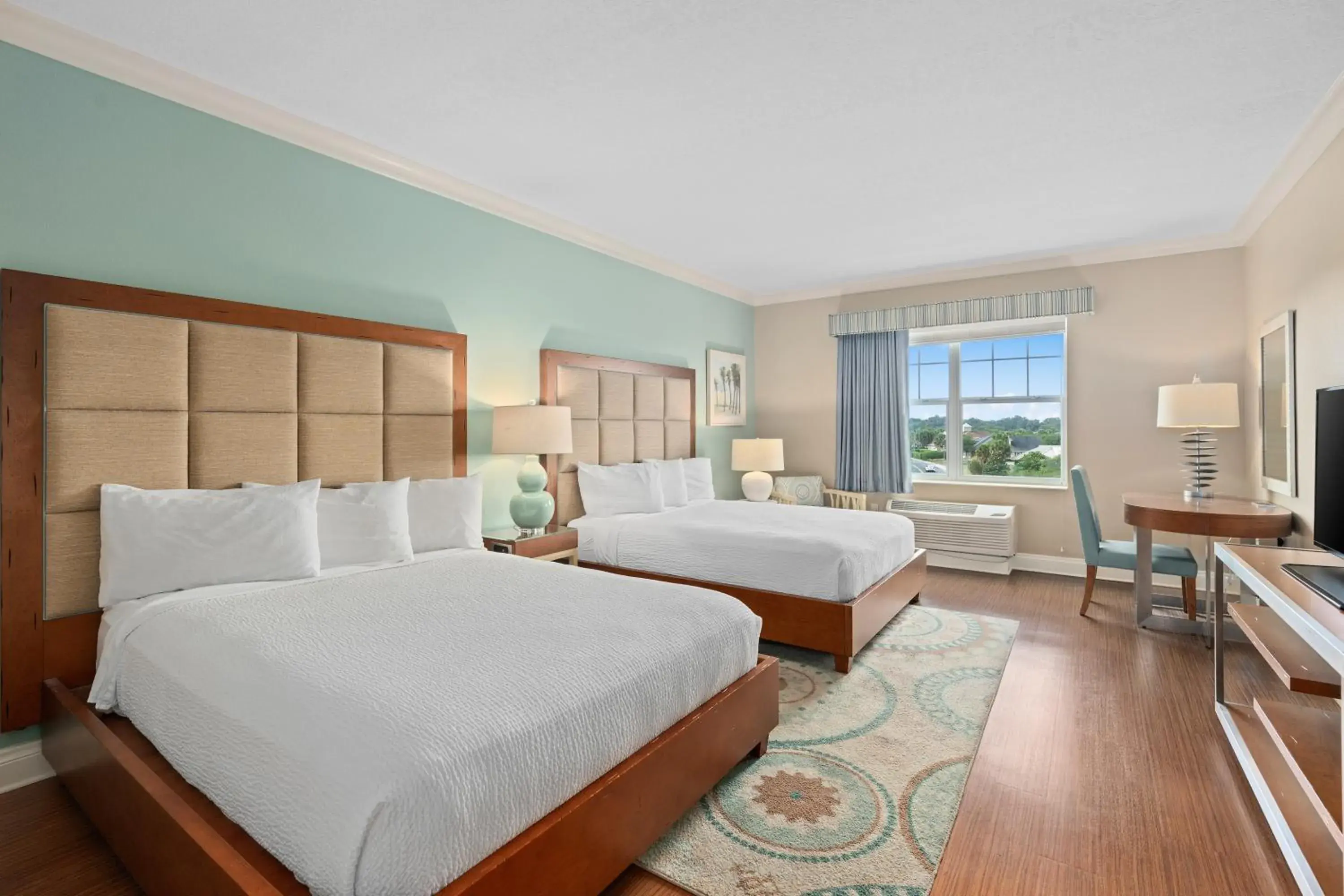 Queen Room with Two Queen Beds in The Waterfront Inn Queen Room with Two Queen Beds in The Waterfront Inn